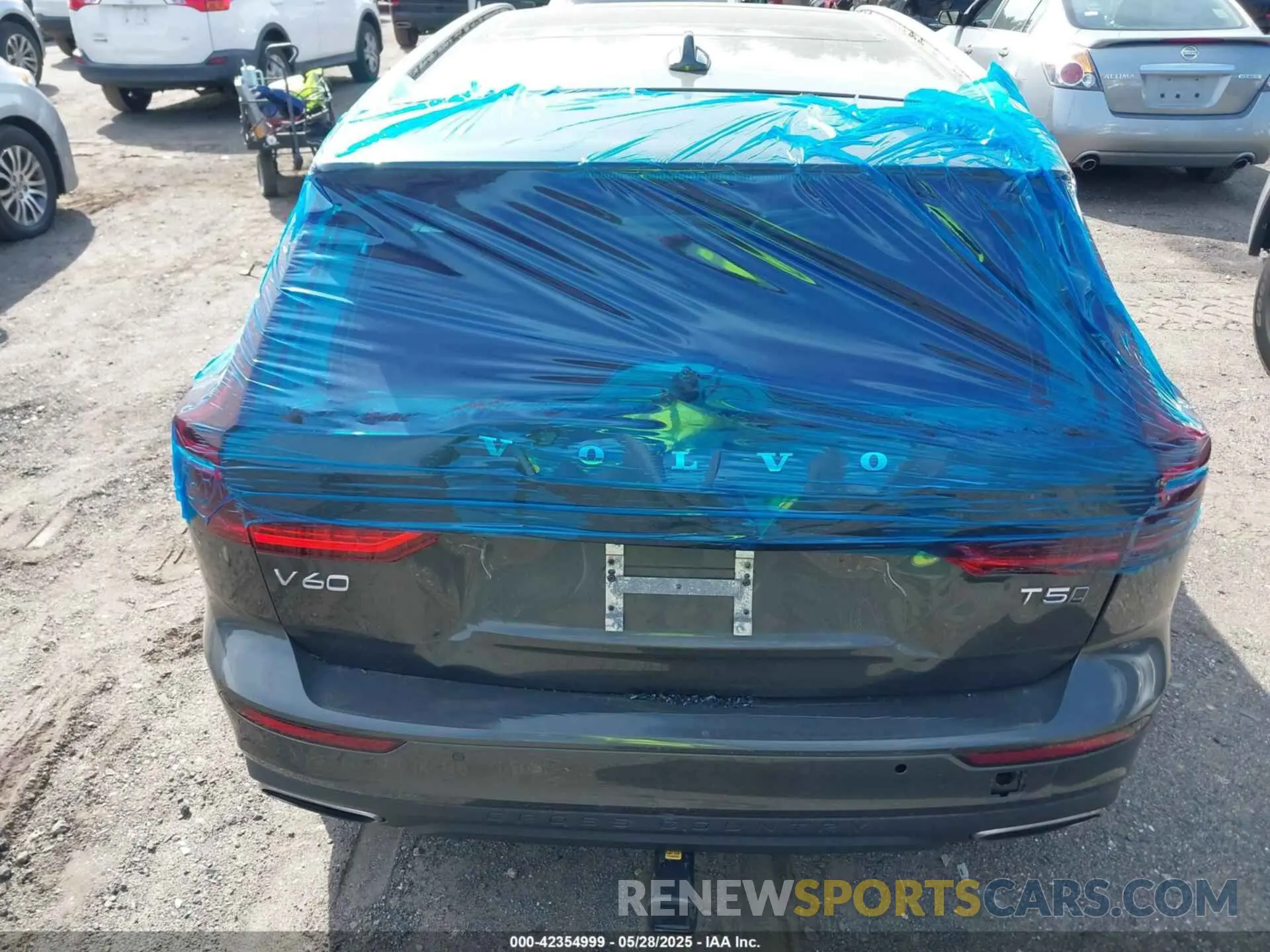 6 Photograph of a damaged car YV4102WK1M1071620 VOLVO V60 CROSS COUNTRY 2021