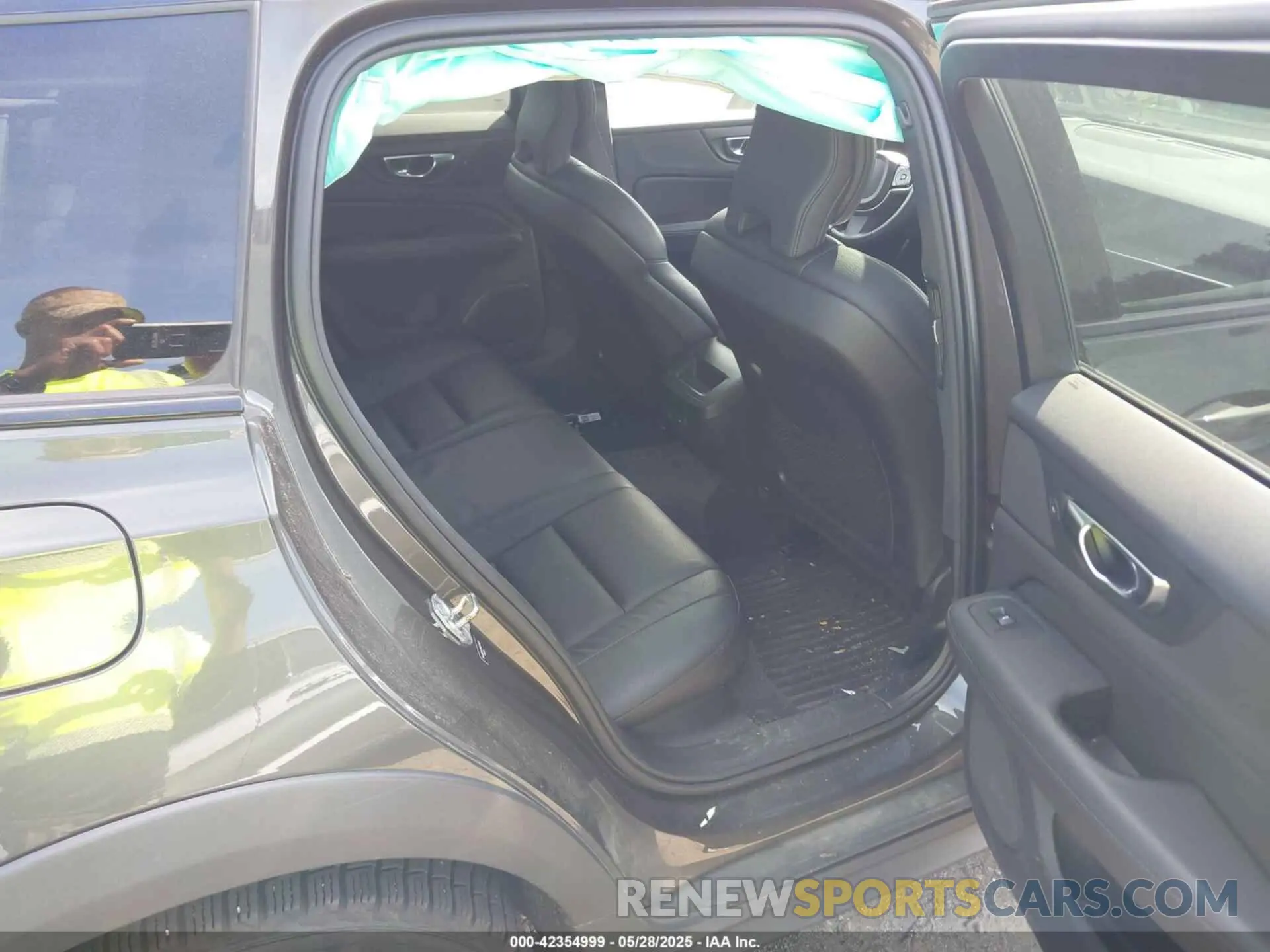 8 Photograph of a damaged car YV4102WK1M1071620 VOLVO V60 CROSS COUNTRY 2021