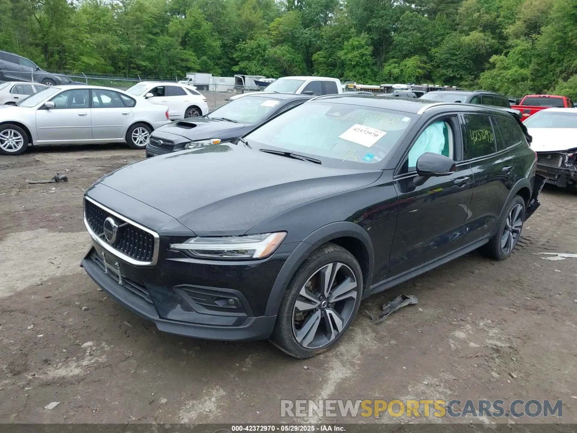 2 Photograph of a damaged car YV4L12WY5P2105714 VOLVO V60 CROSS COUNTRY 2023