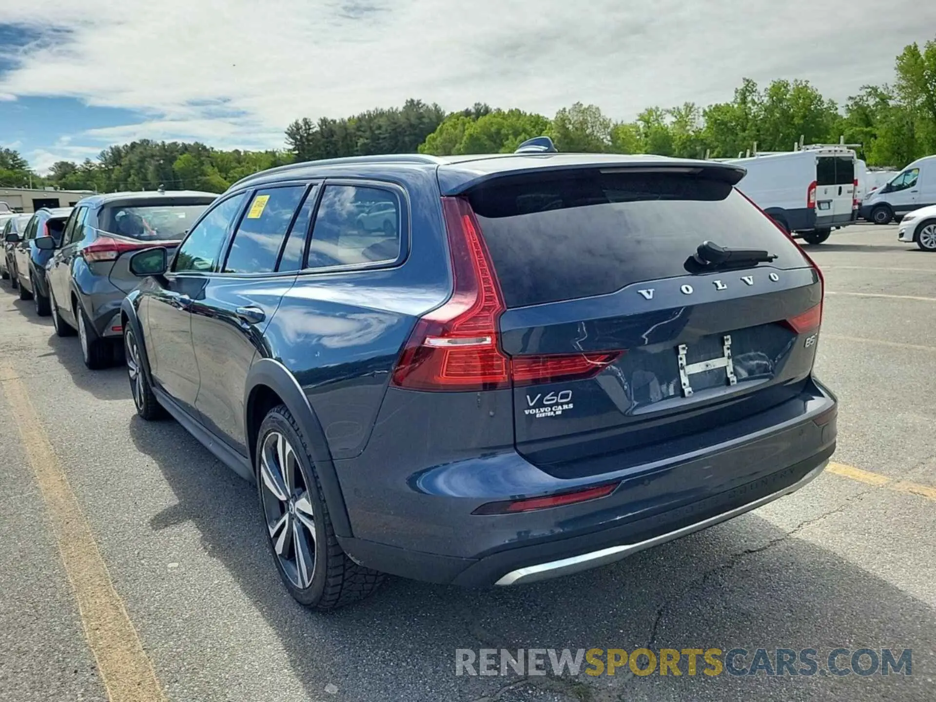 10 Photograph of a damaged car YV4L12WZ2P2106408 VOLVO V60 CROSS COUNTRY 2023
