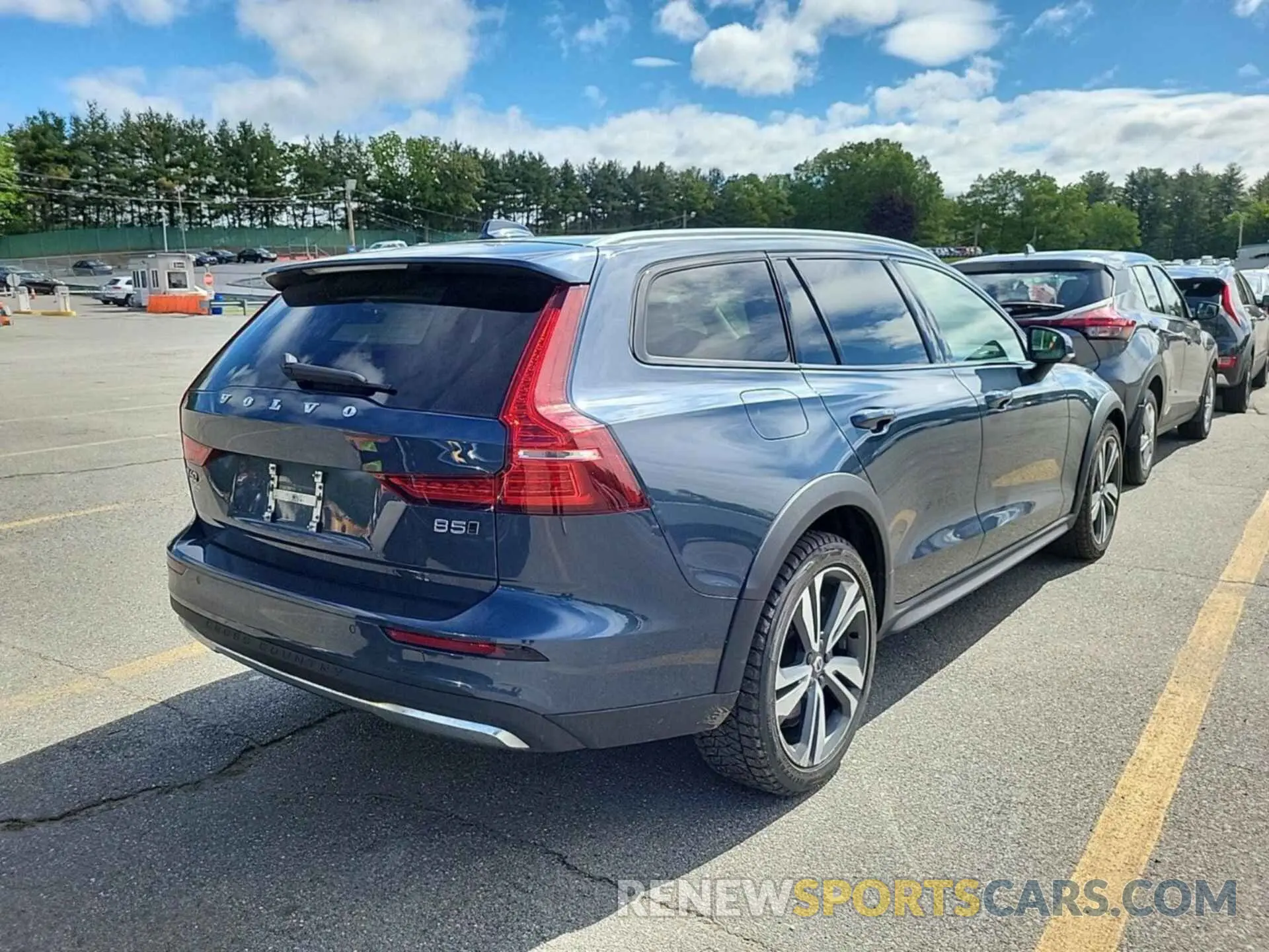 14 Photograph of a damaged car YV4L12WZ2P2106408 VOLVO V60 CROSS COUNTRY 2023