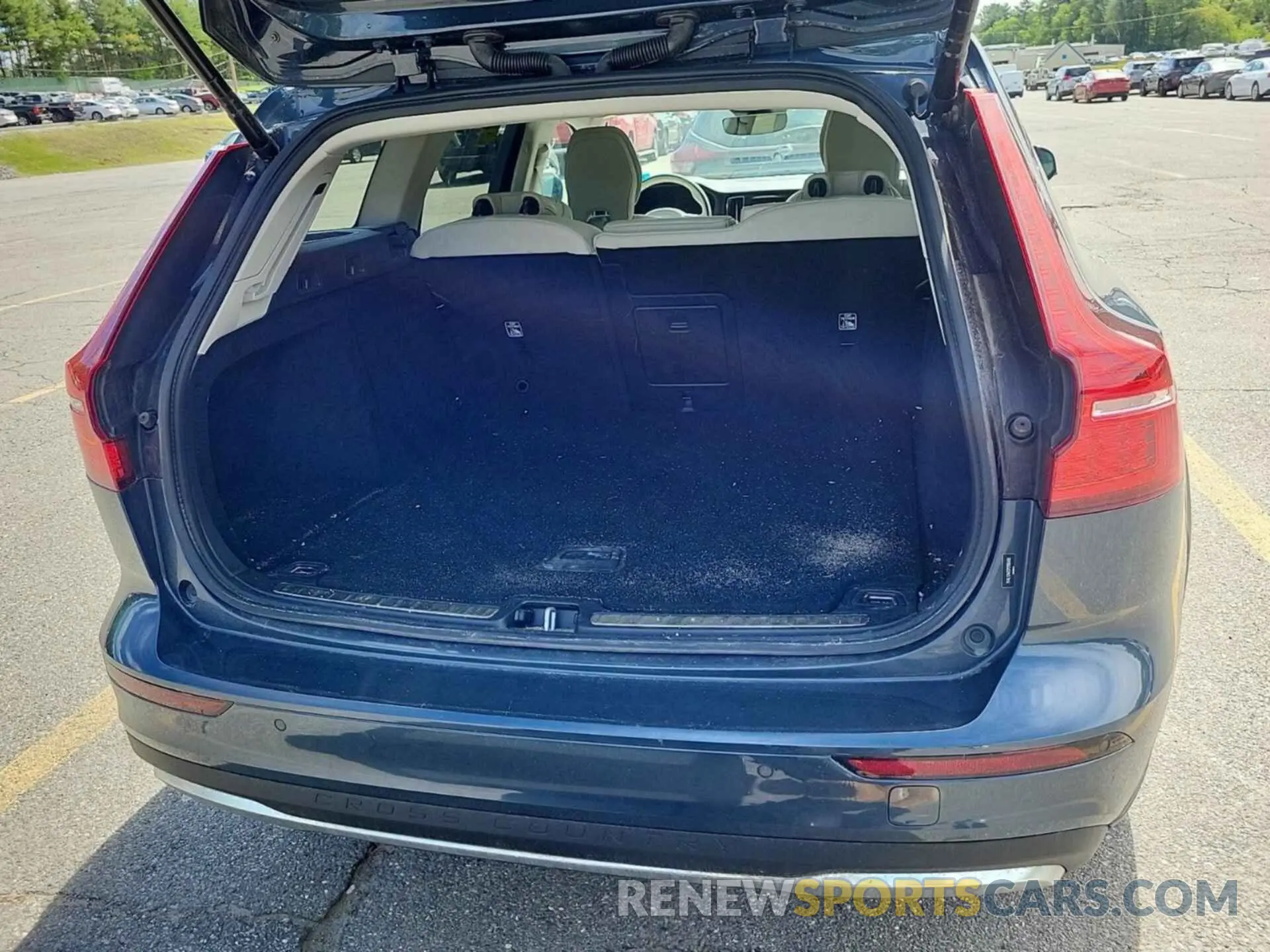 4 Photograph of a damaged car YV4L12WZ2P2106408 VOLVO V60 CROSS COUNTRY 2023
