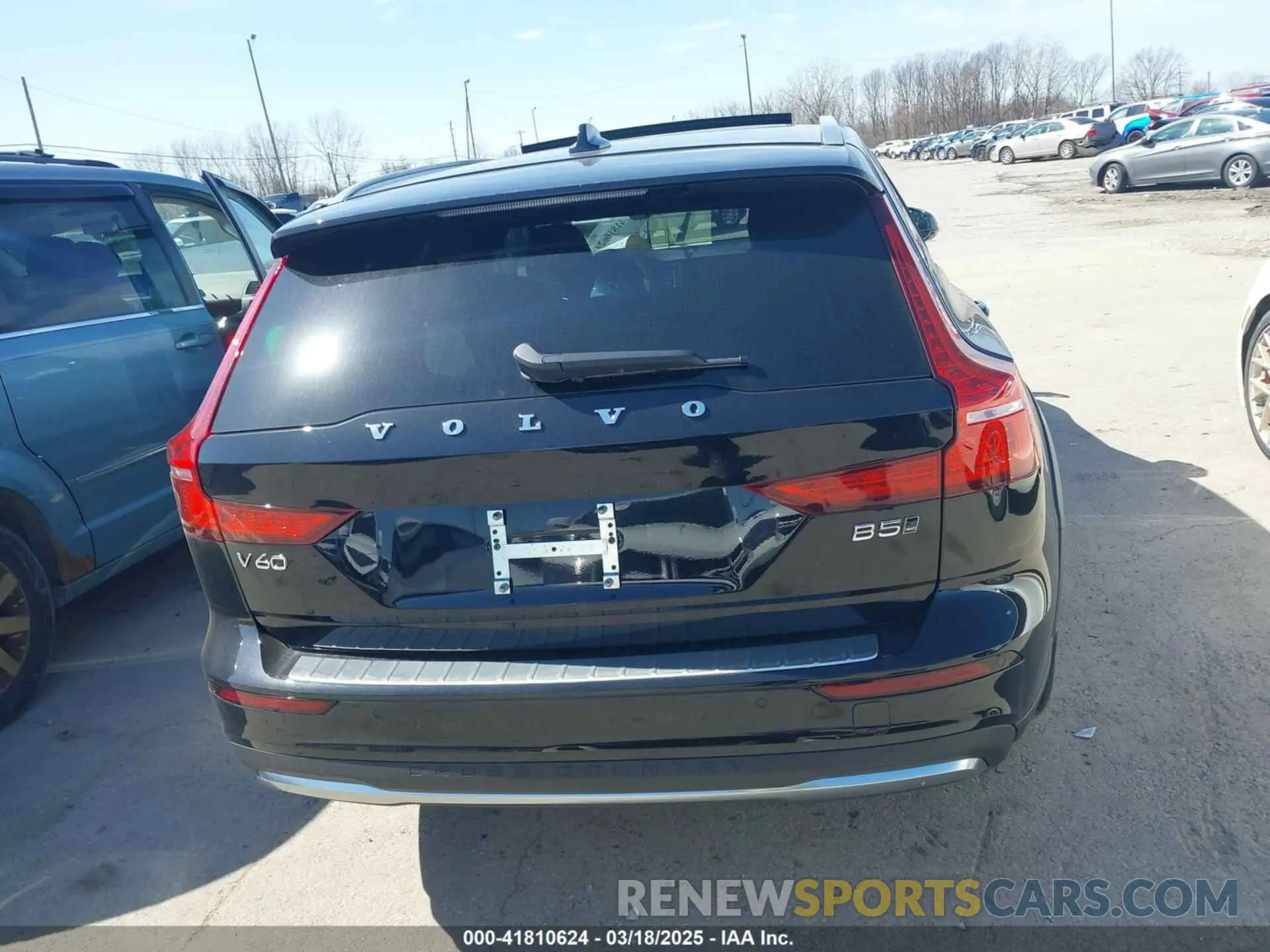 16 Photograph of a damaged car YV4L12WY7R2141133 VOLVO V60 CROSS COUNTRY 2024