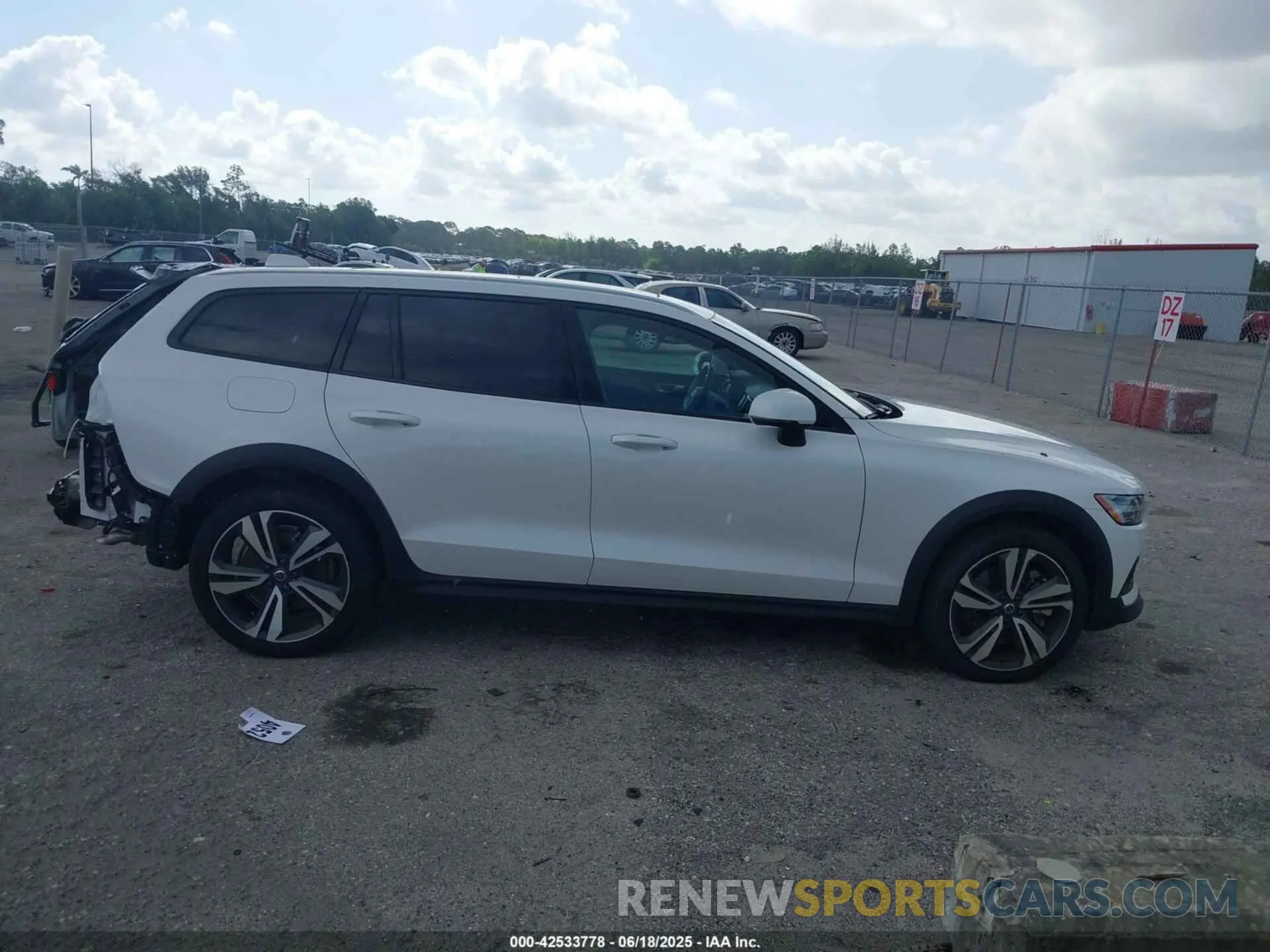 14 Photograph of a damaged car YV4L12WK0S2146501 VOLVO V60 CROSS COUNTRY 2025