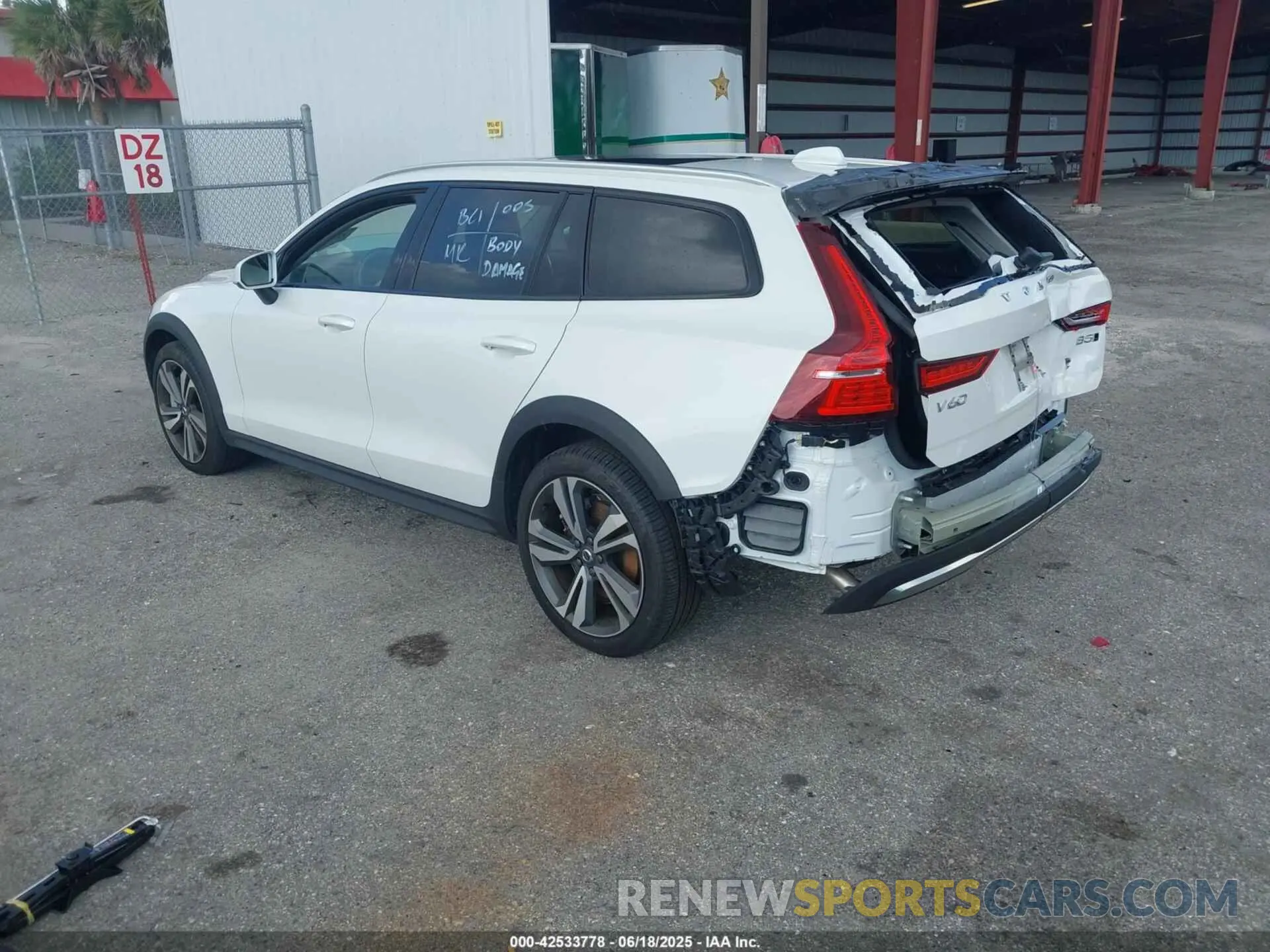 3 Photograph of a damaged car YV4L12WK0S2146501 VOLVO V60 CROSS COUNTRY 2025