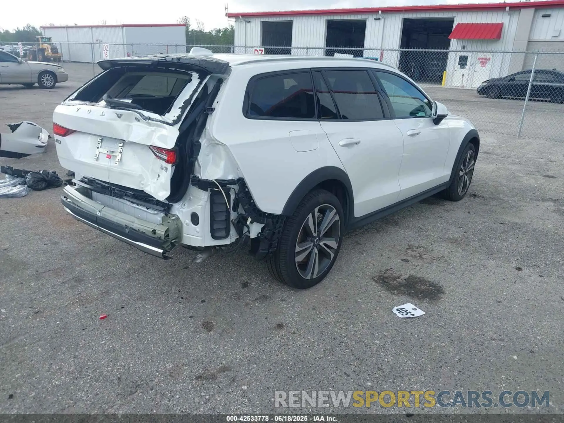 4 Photograph of a damaged car YV4L12WK0S2146501 VOLVO V60 CROSS COUNTRY 2025