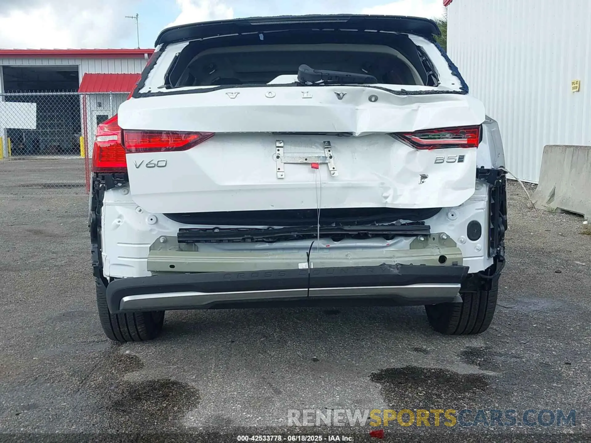 6 Photograph of a damaged car YV4L12WK0S2146501 VOLVO V60 CROSS COUNTRY 2025