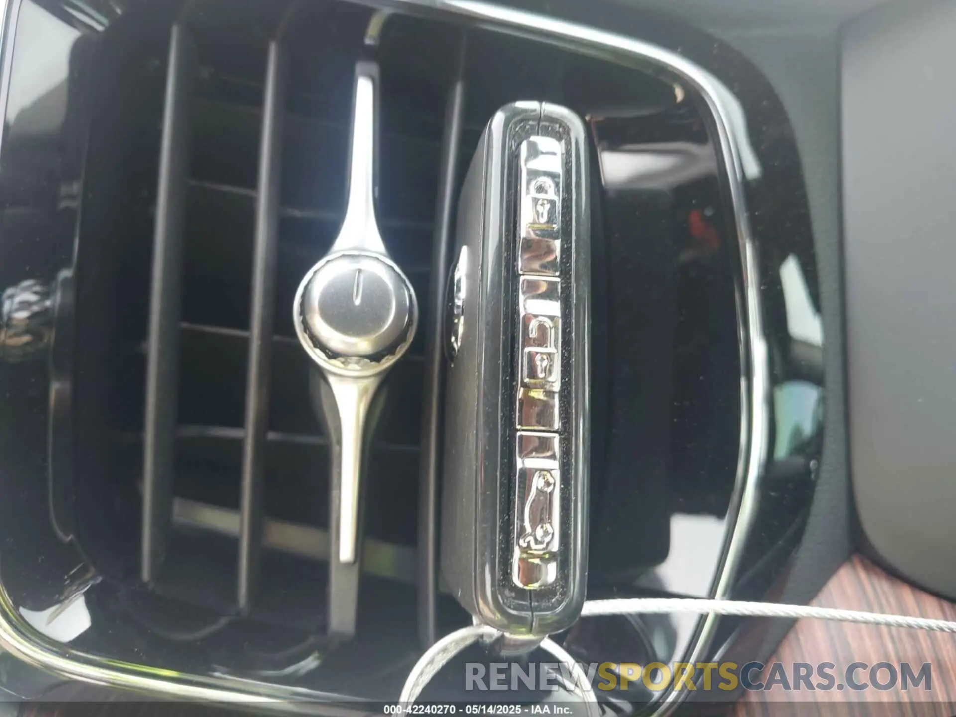 11 Photograph of a damaged car YV4L12WKXS2147672 VOLVO V60 CROSS COUNTRY 2025