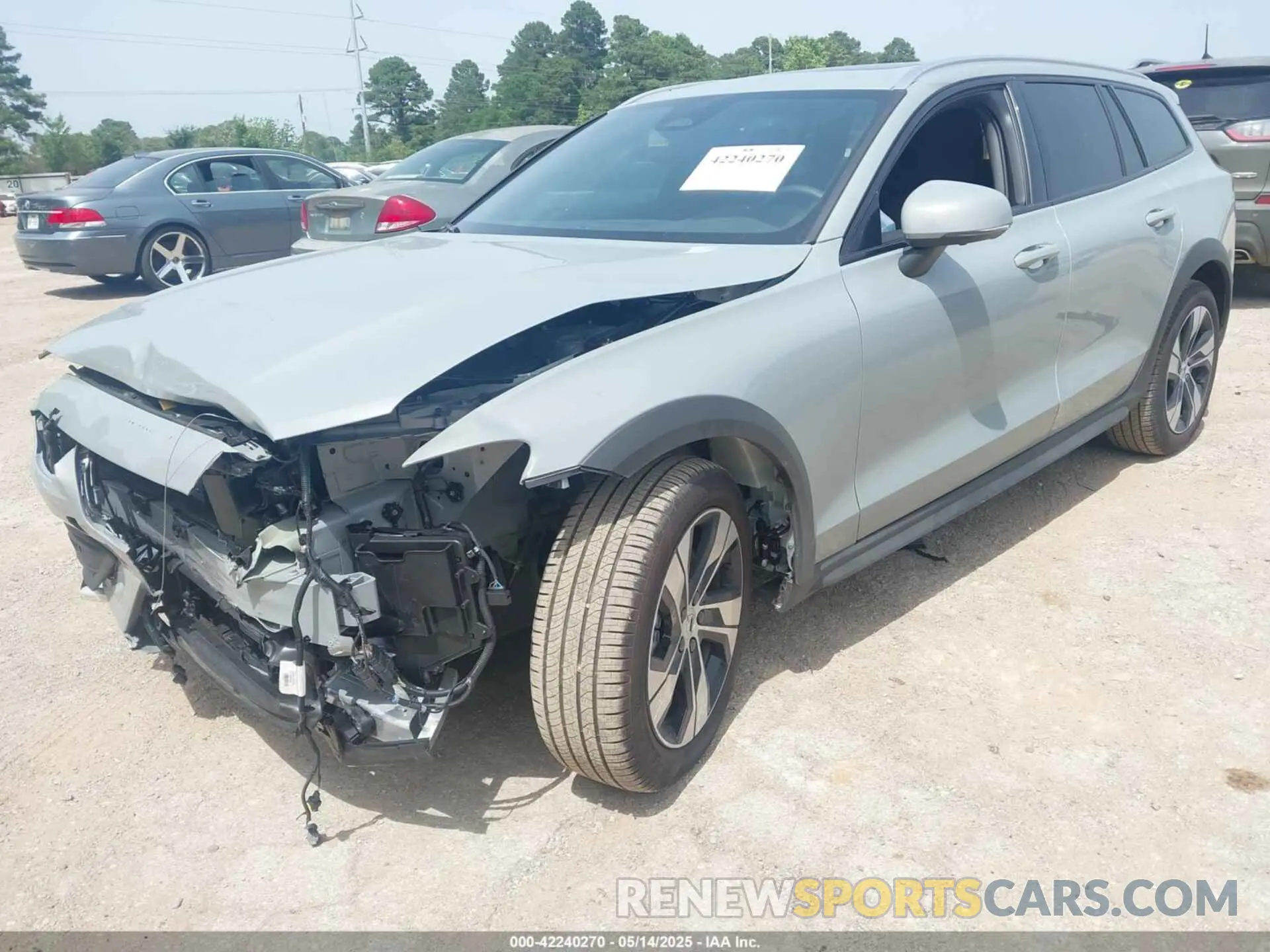 2 Photograph of a damaged car YV4L12WKXS2147672 VOLVO V60 CROSS COUNTRY 2025
