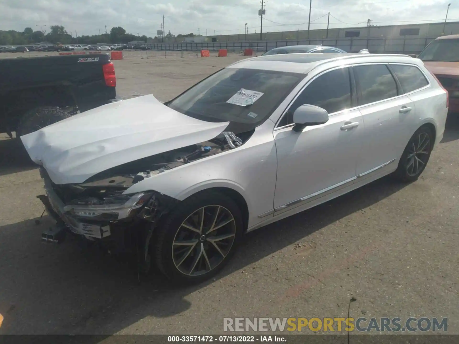 2 Photograph of a damaged car YV1102GL3K1084497 VOLVO V90 2019