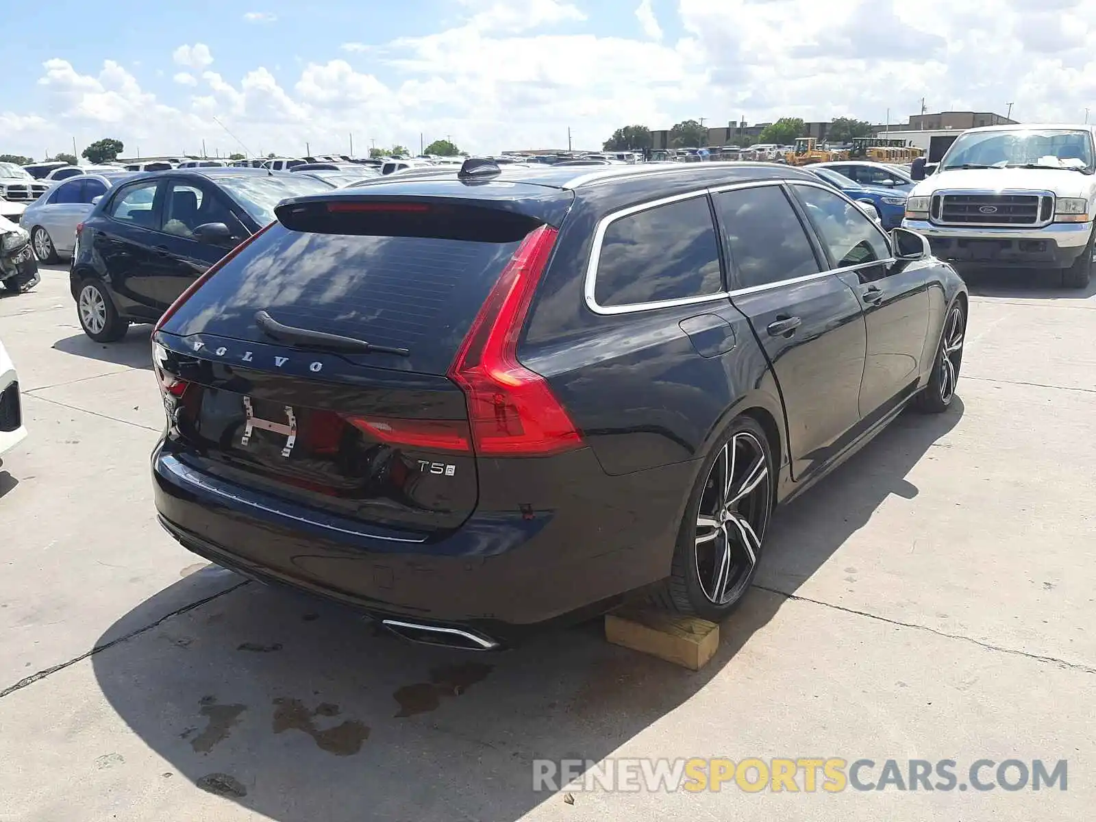 4 Photograph of a damaged car YV1102GM8K1084519 VOLVO V90 2019