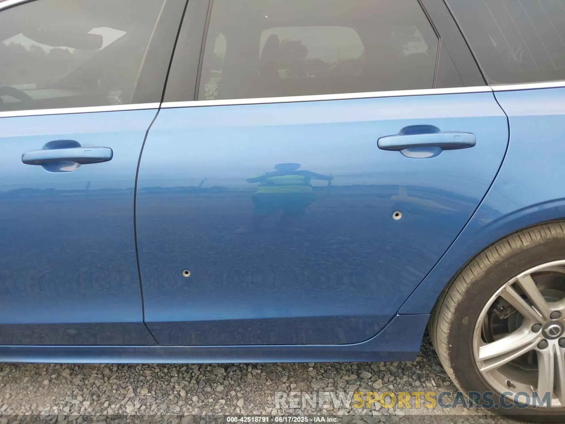 18 Photograph of a damaged car YV1A22VM2K1084934 VOLVO V90 2019