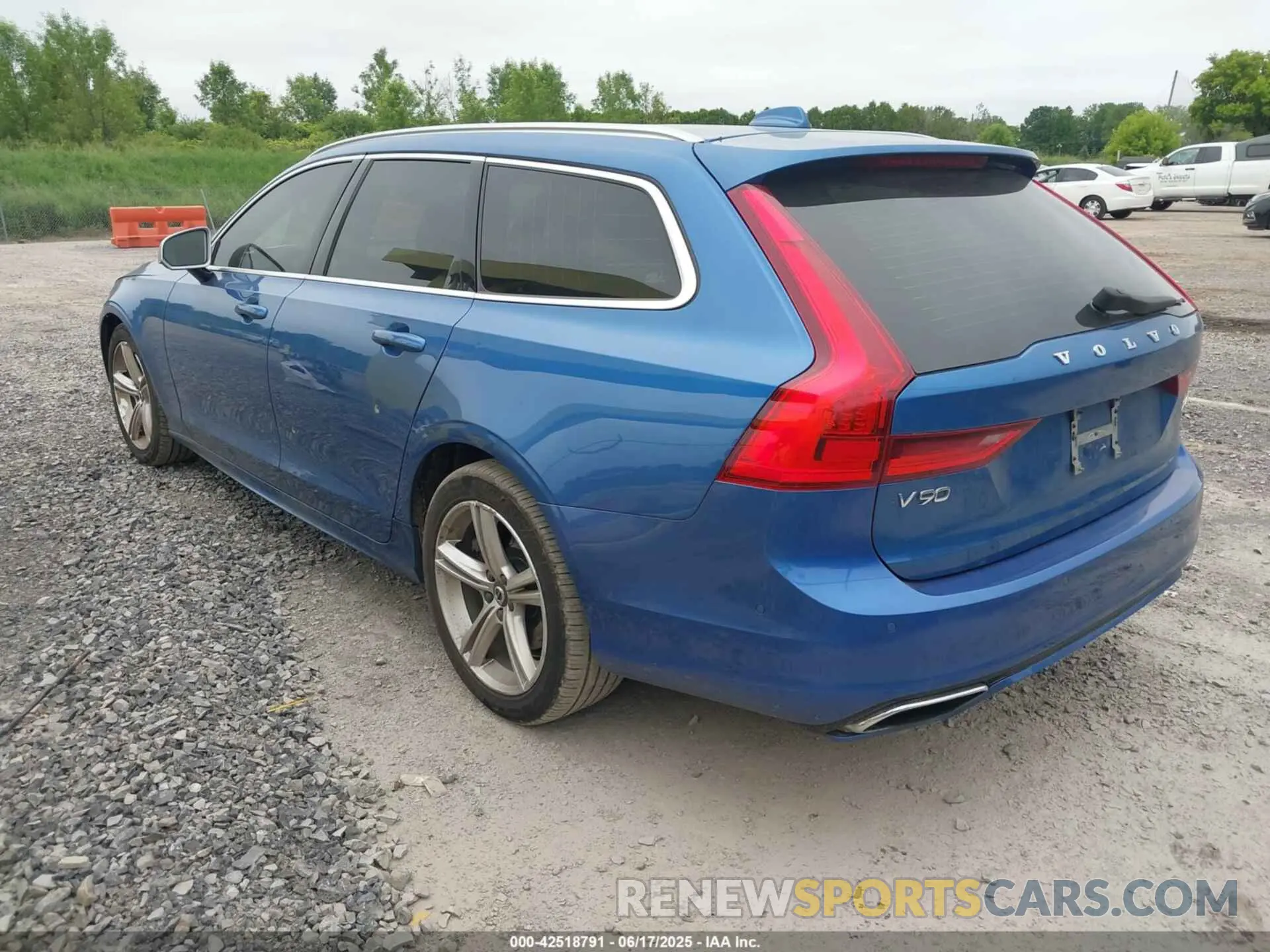 3 Photograph of a damaged car YV1A22VM2K1084934 VOLVO V90 2019