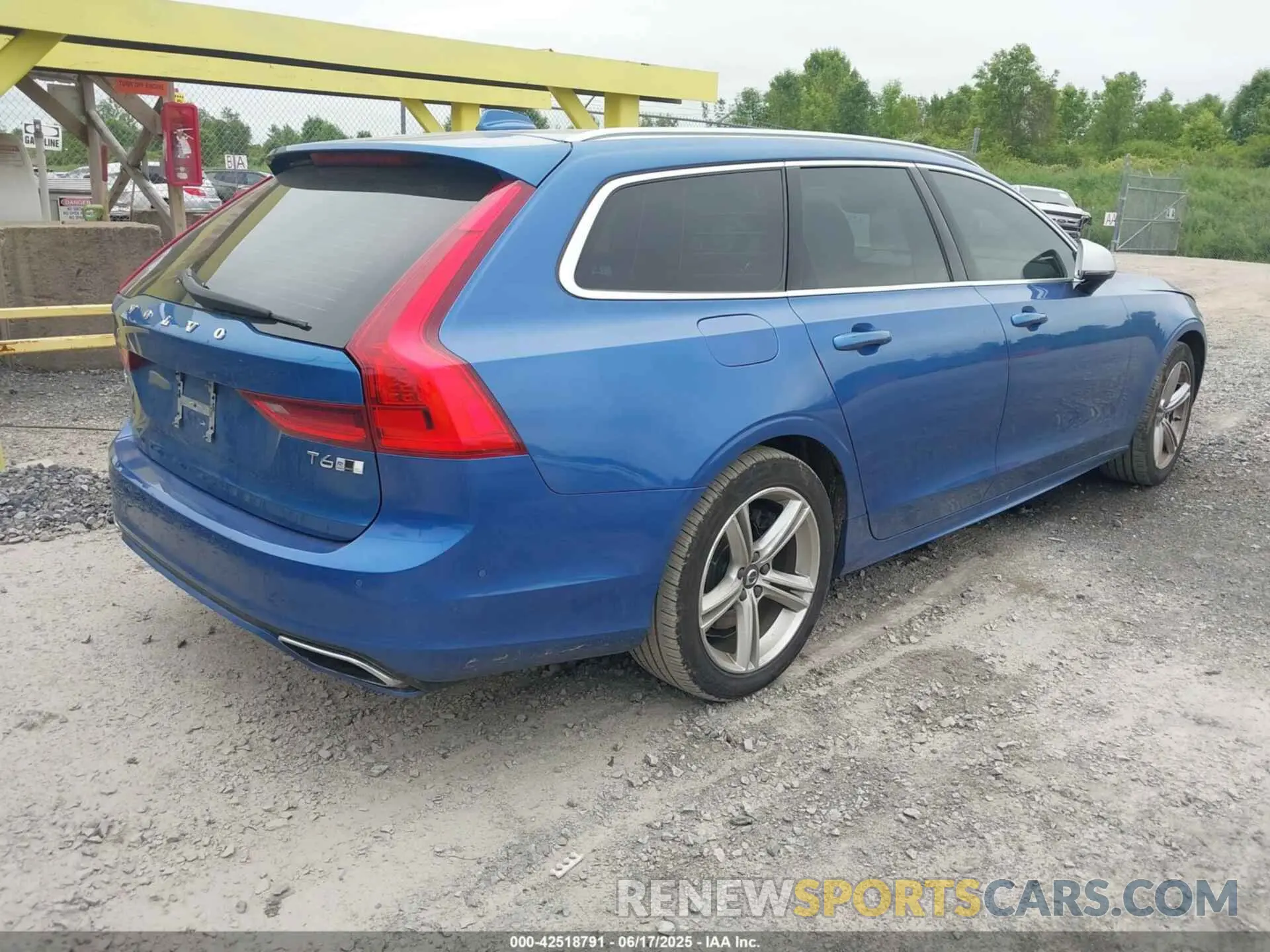4 Photograph of a damaged car YV1A22VM2K1084934 VOLVO V90 2019