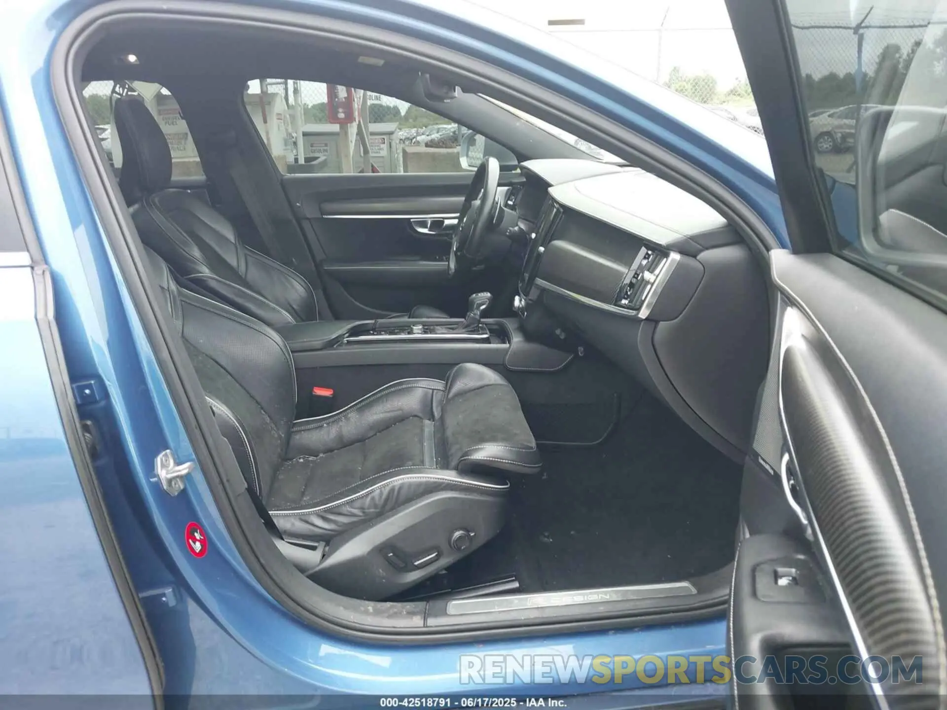 5 Photograph of a damaged car YV1A22VM2K1084934 VOLVO V90 2019