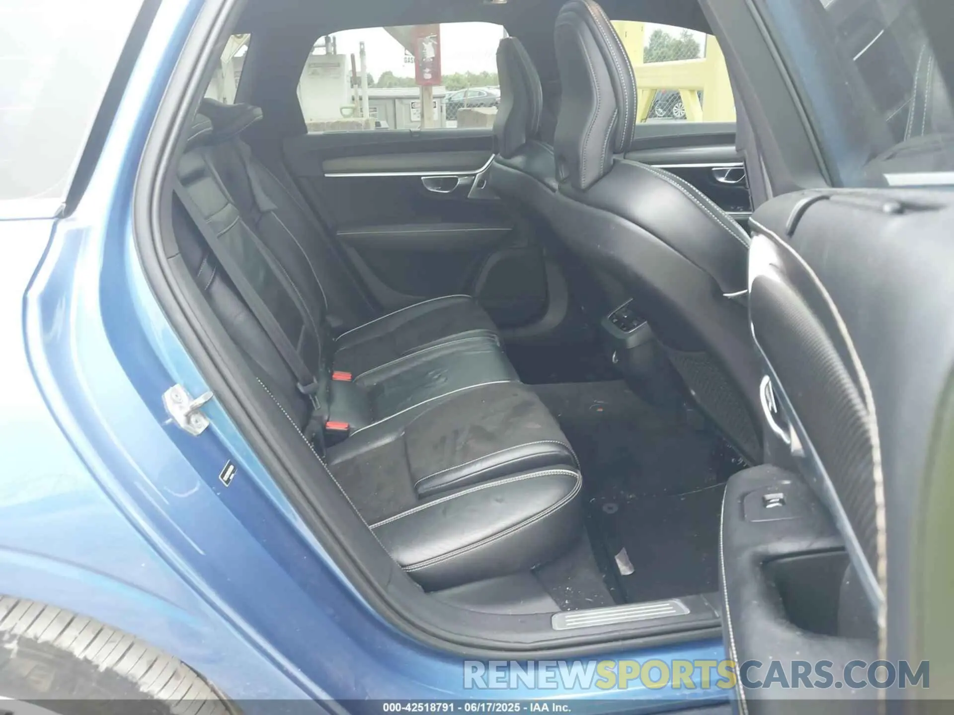 8 Photograph of a damaged car YV1A22VM2K1084934 VOLVO V90 2019