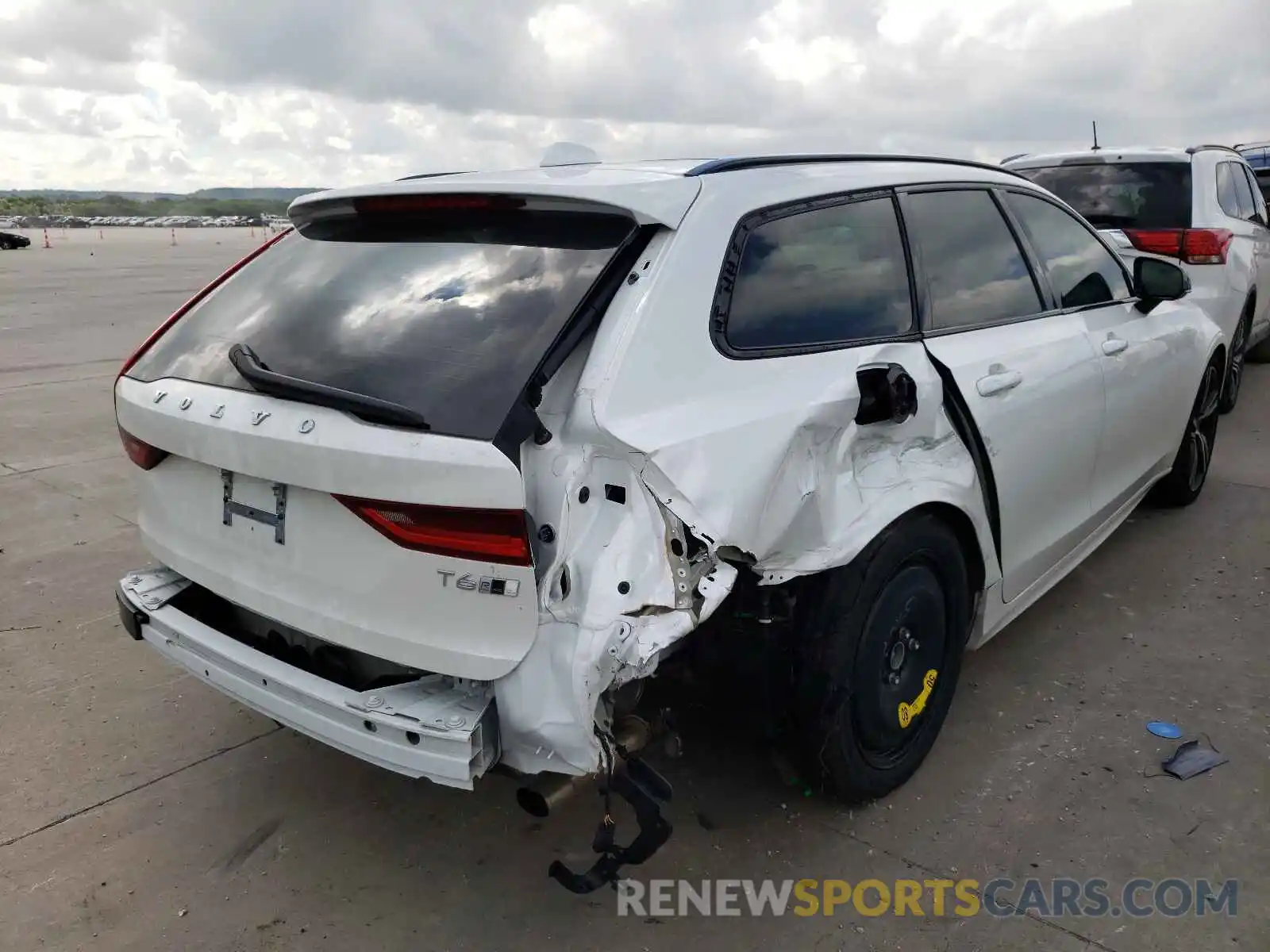 4 Photograph of a damaged car YV1A22VM3L1141966 VOLVO V90 2020