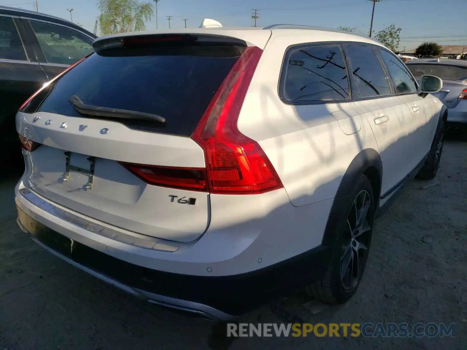 4 Photograph of a damaged car YV4A22NL2L1110895 VOLVO V90 2020