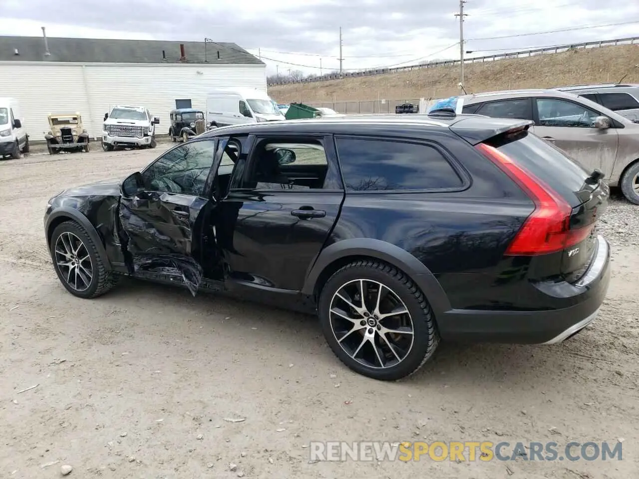 2 Photograph of a damaged car YV4A22NL6L1104503 VOLVO V90 2020