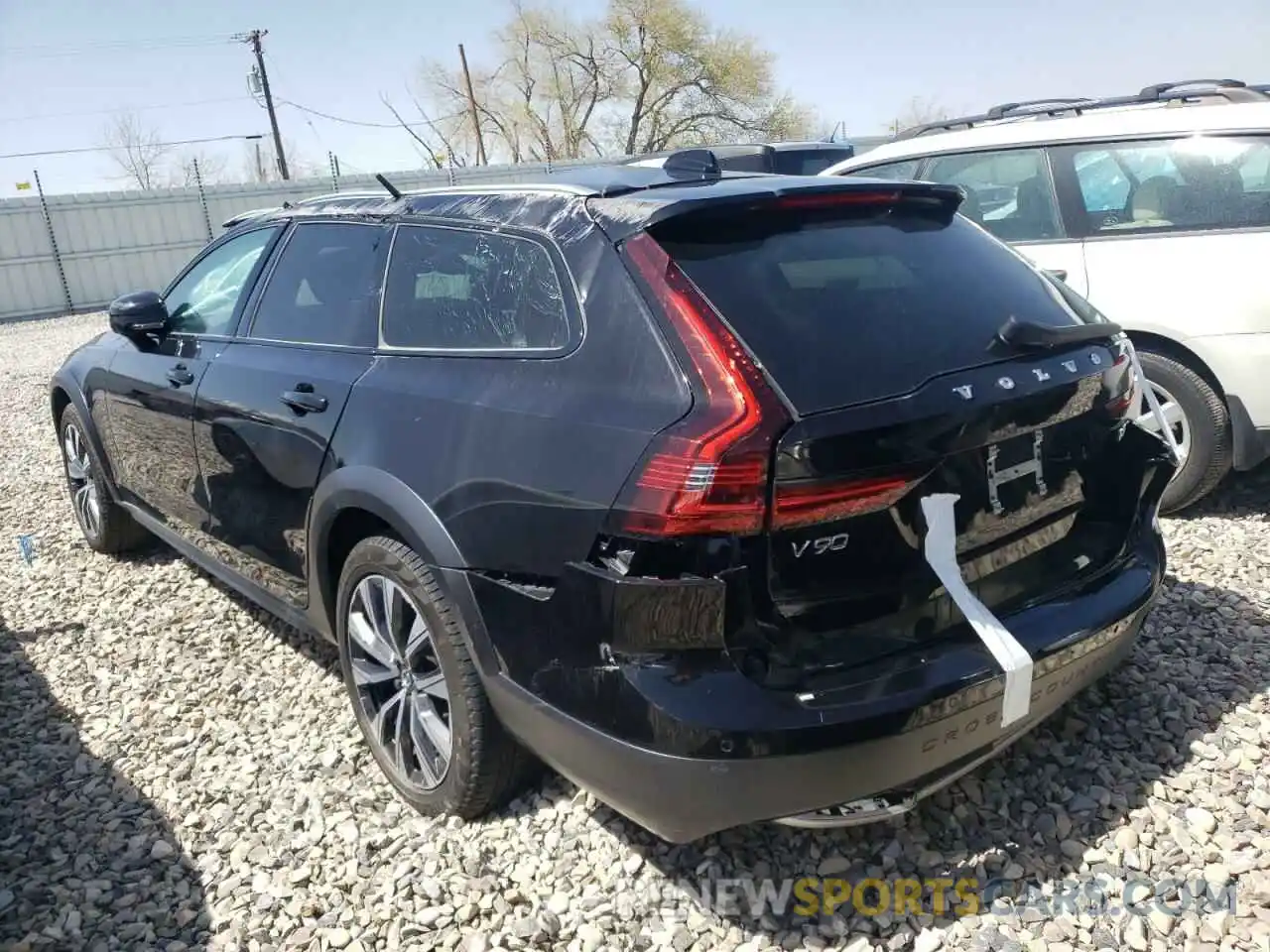 9 Photograph of a damaged car YV4A22NLXM1134377 VOLVO V90 2021