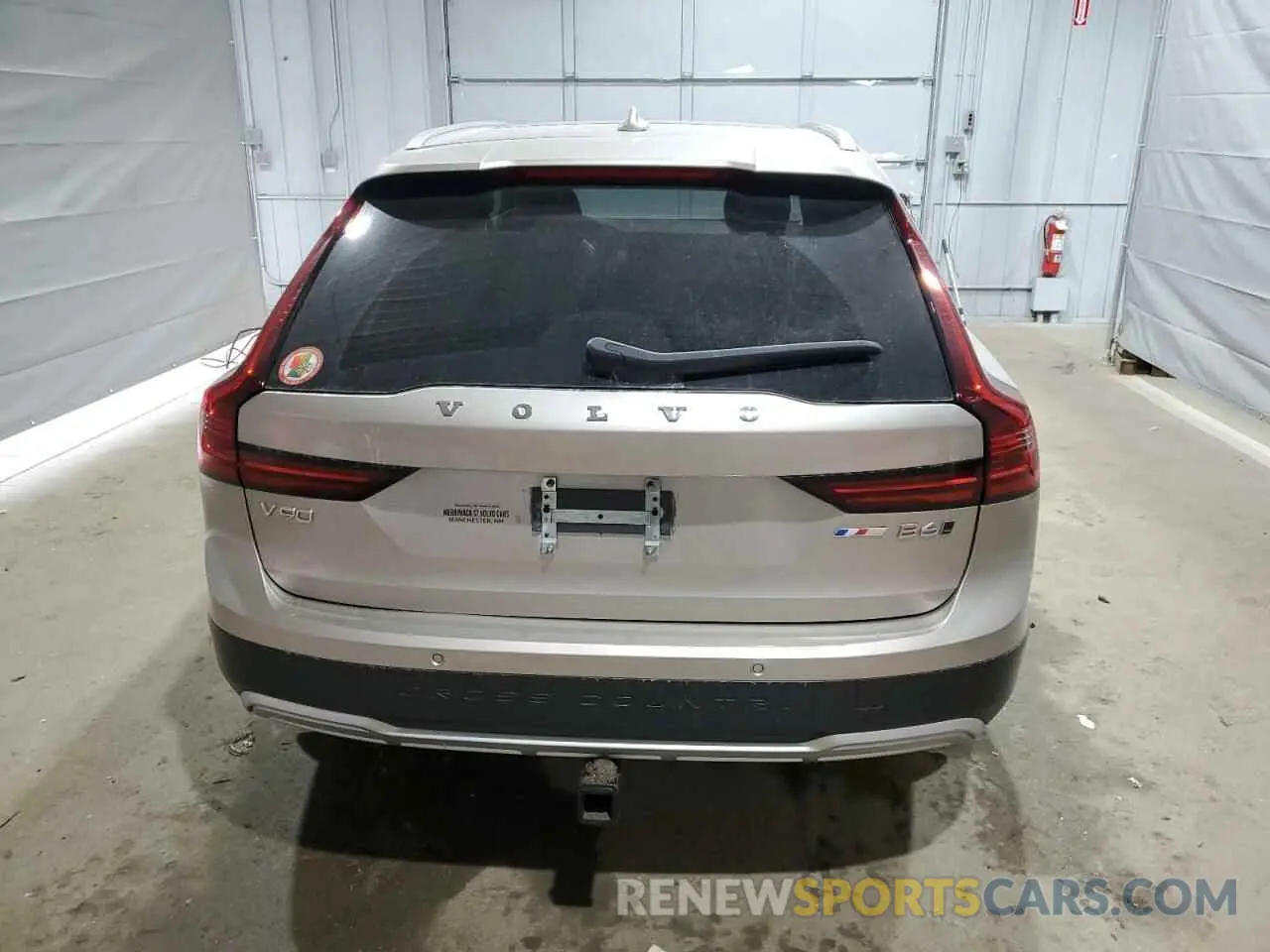 6 Photograph of a damaged car YV4062NC5P1165587 VOLVO V90 2023