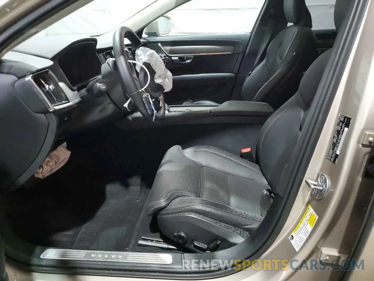 7 Photograph of a damaged car YV4062NC5P1165587 VOLVO V90 2023