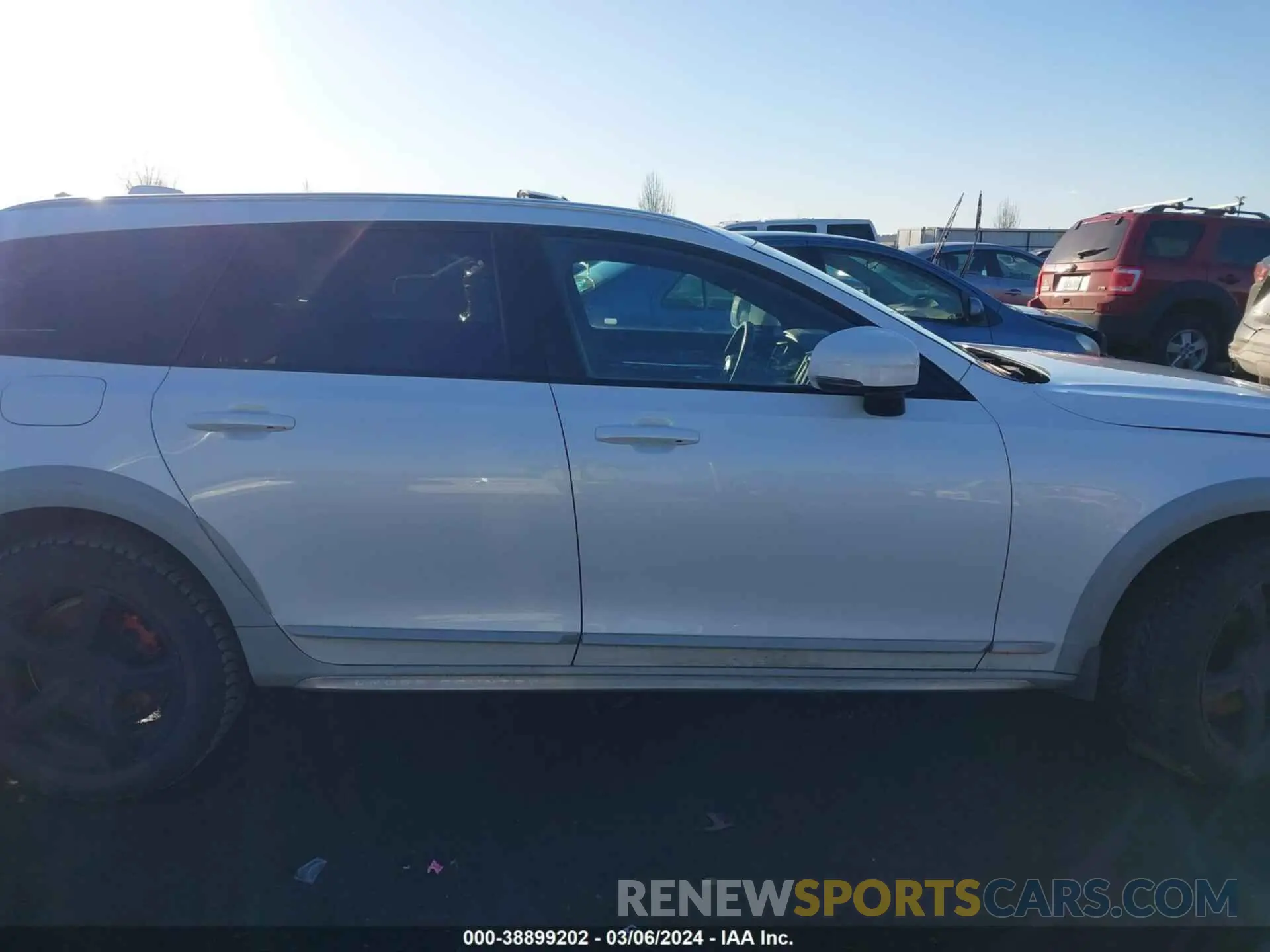 13 Photograph of a damaged car YV4A22NT1J1036270 VOLVO V90 CROSS COUNTRY 2018