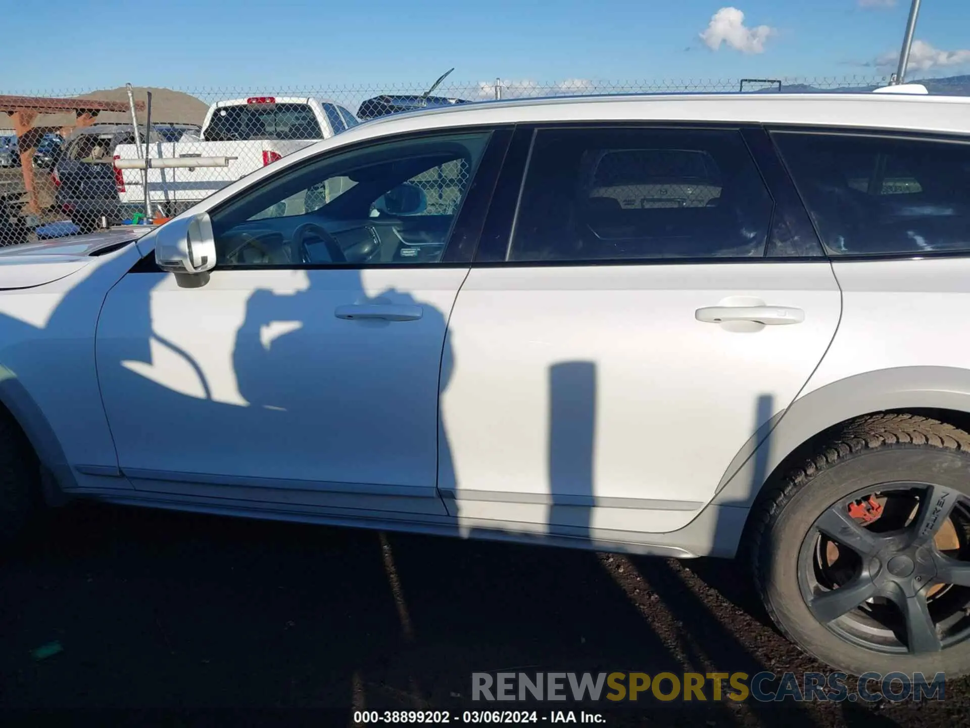 14 Photograph of a damaged car YV4A22NT1J1036270 VOLVO V90 CROSS COUNTRY 2018
