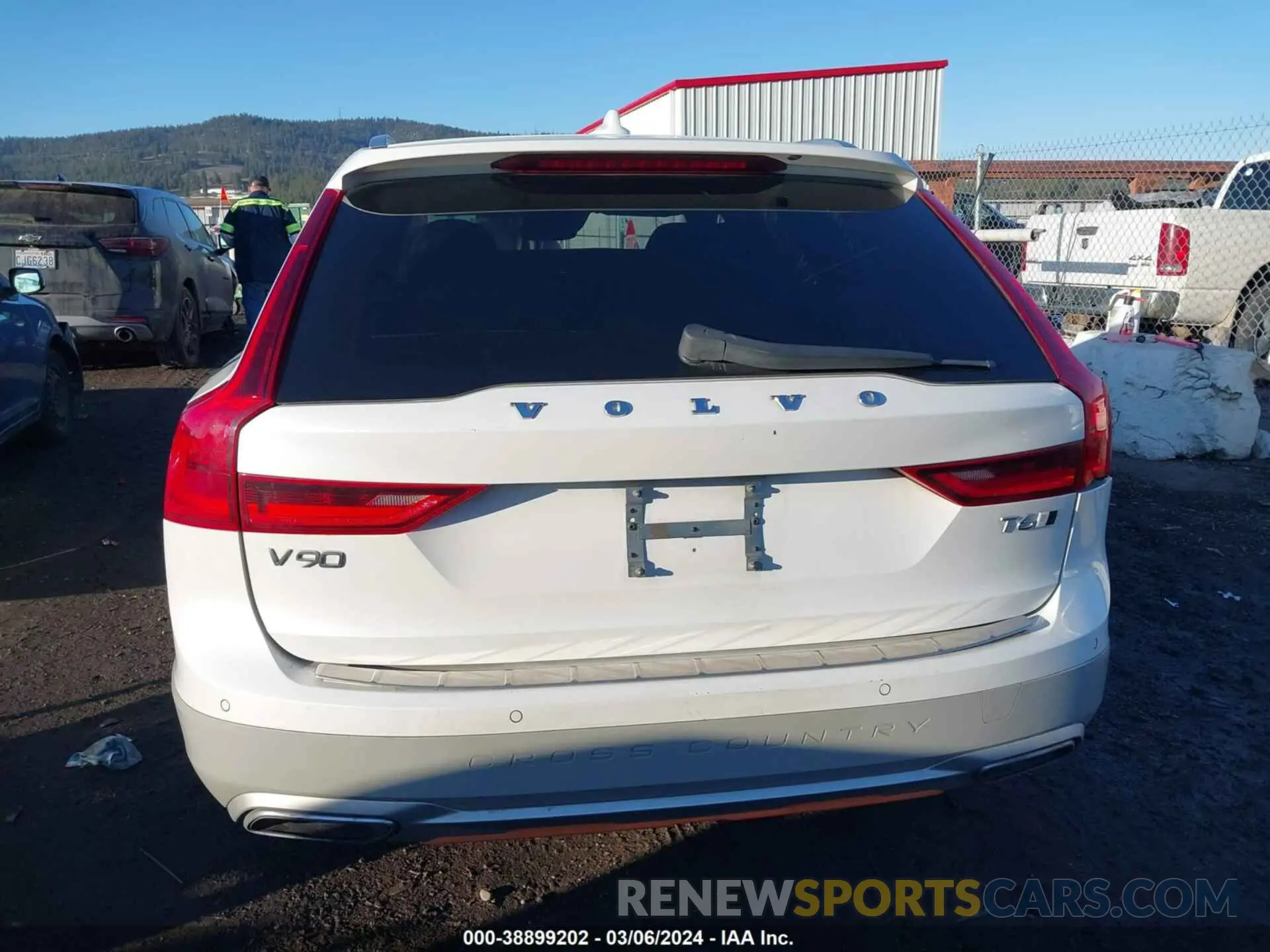 16 Photograph of a damaged car YV4A22NT1J1036270 VOLVO V90 CROSS COUNTRY 2018
