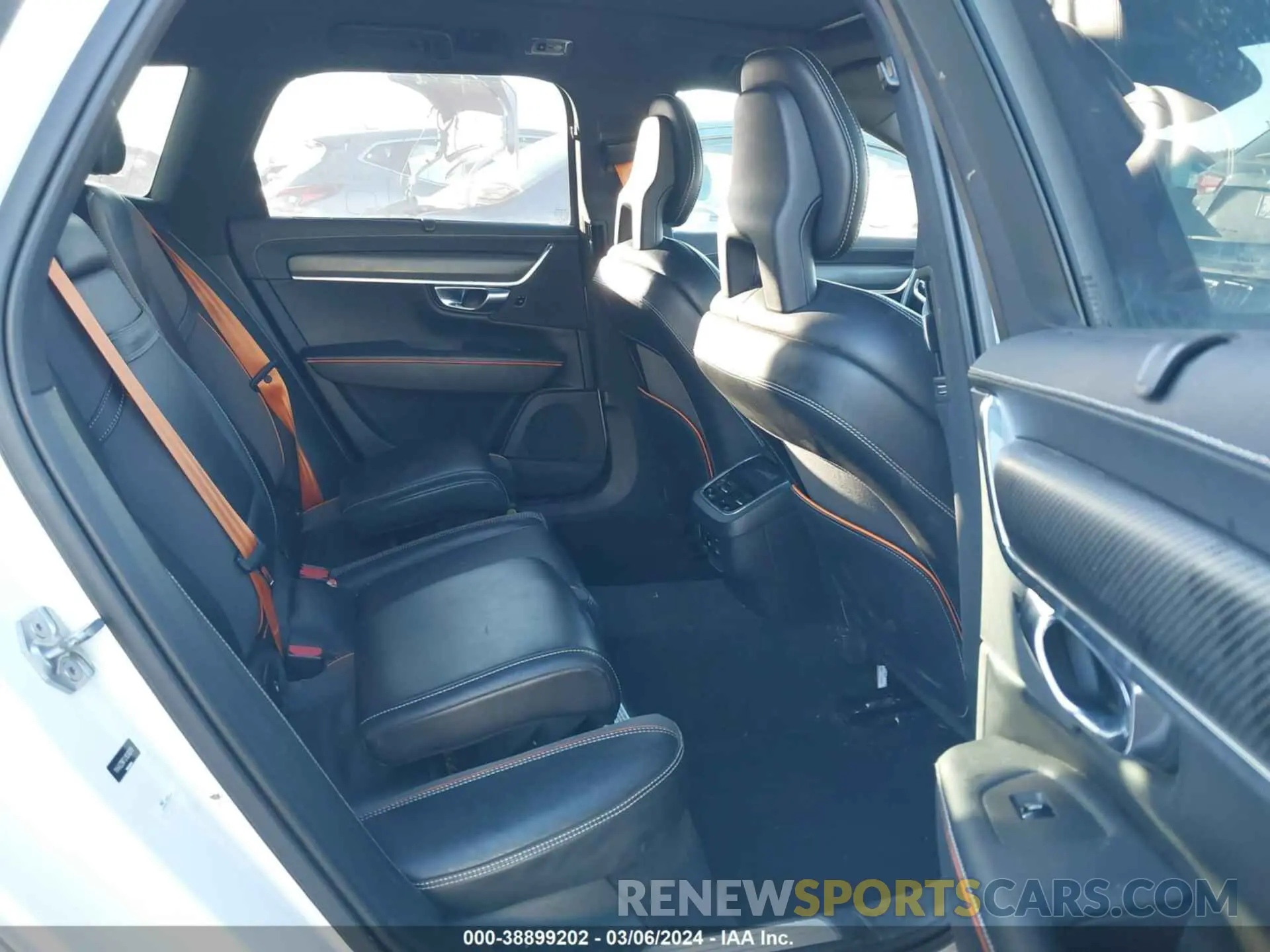 8 Photograph of a damaged car YV4A22NT1J1036270 VOLVO V90 CROSS COUNTRY 2018