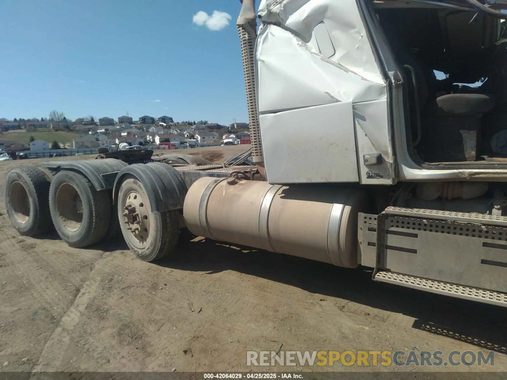 20 Photograph of a damaged car 4V4KG9EJ1KN227119 VOLVO VHD 2019