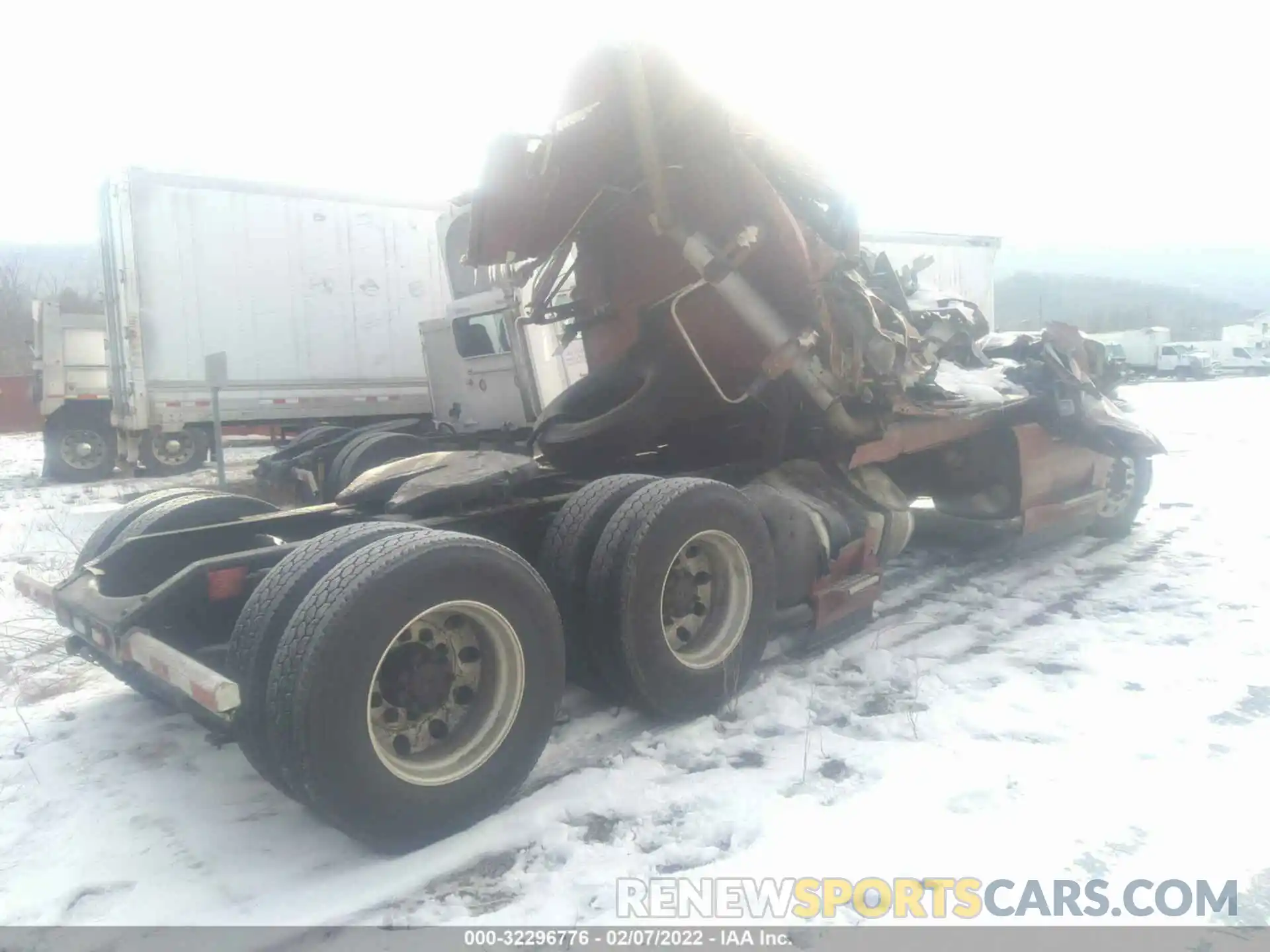 4 Photograph of a damaged car 4V4NC9EG2KN196251 VOLVO VN 2019