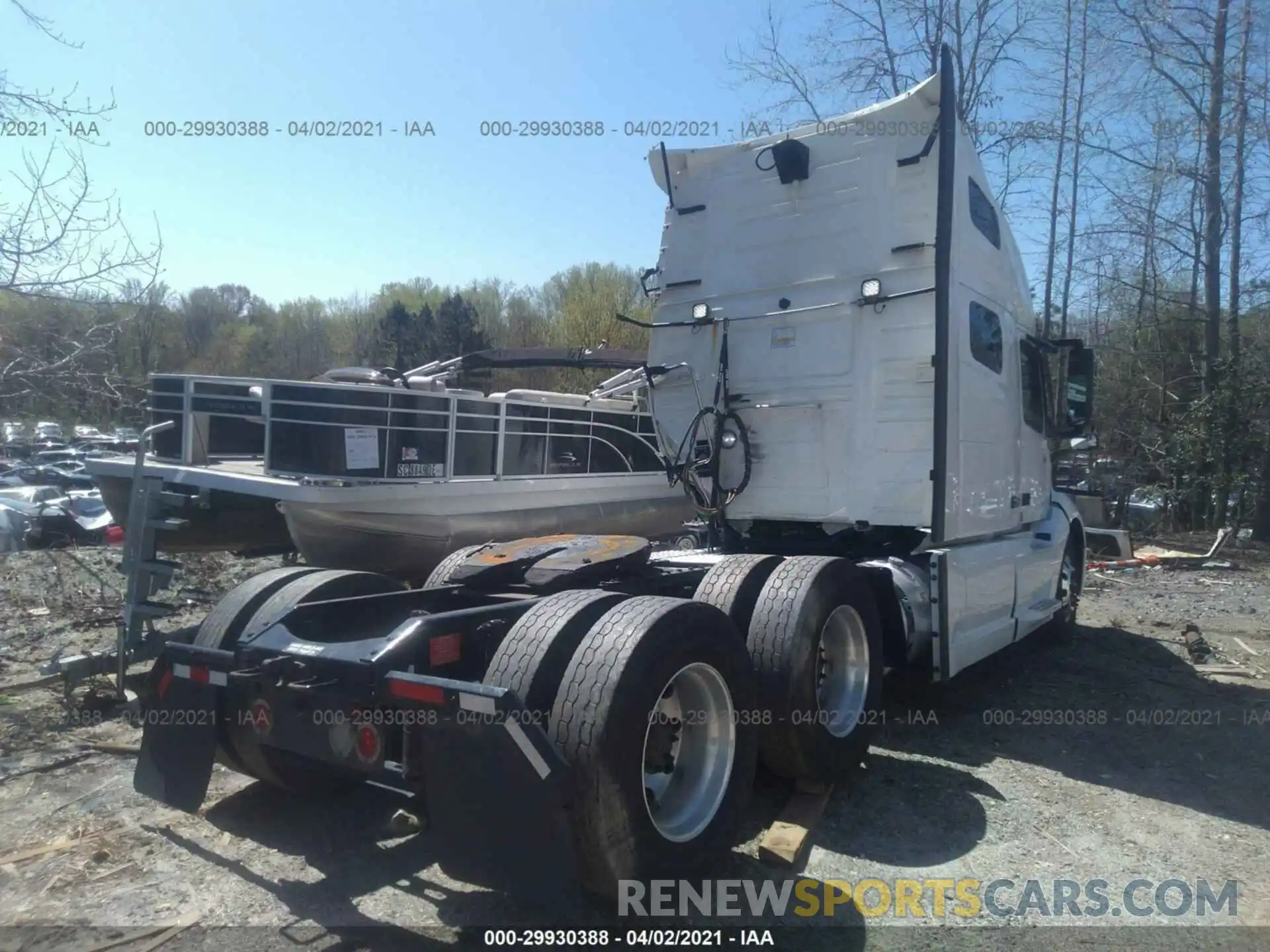 4 Photograph of a damaged car 4V4NC9EG8KN212629 VOLVO VN 2019