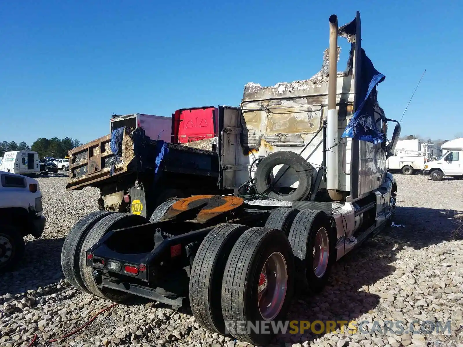 4 Photograph of a damaged car 4V4NC9EH0KN203125 VOLVO VN 2019