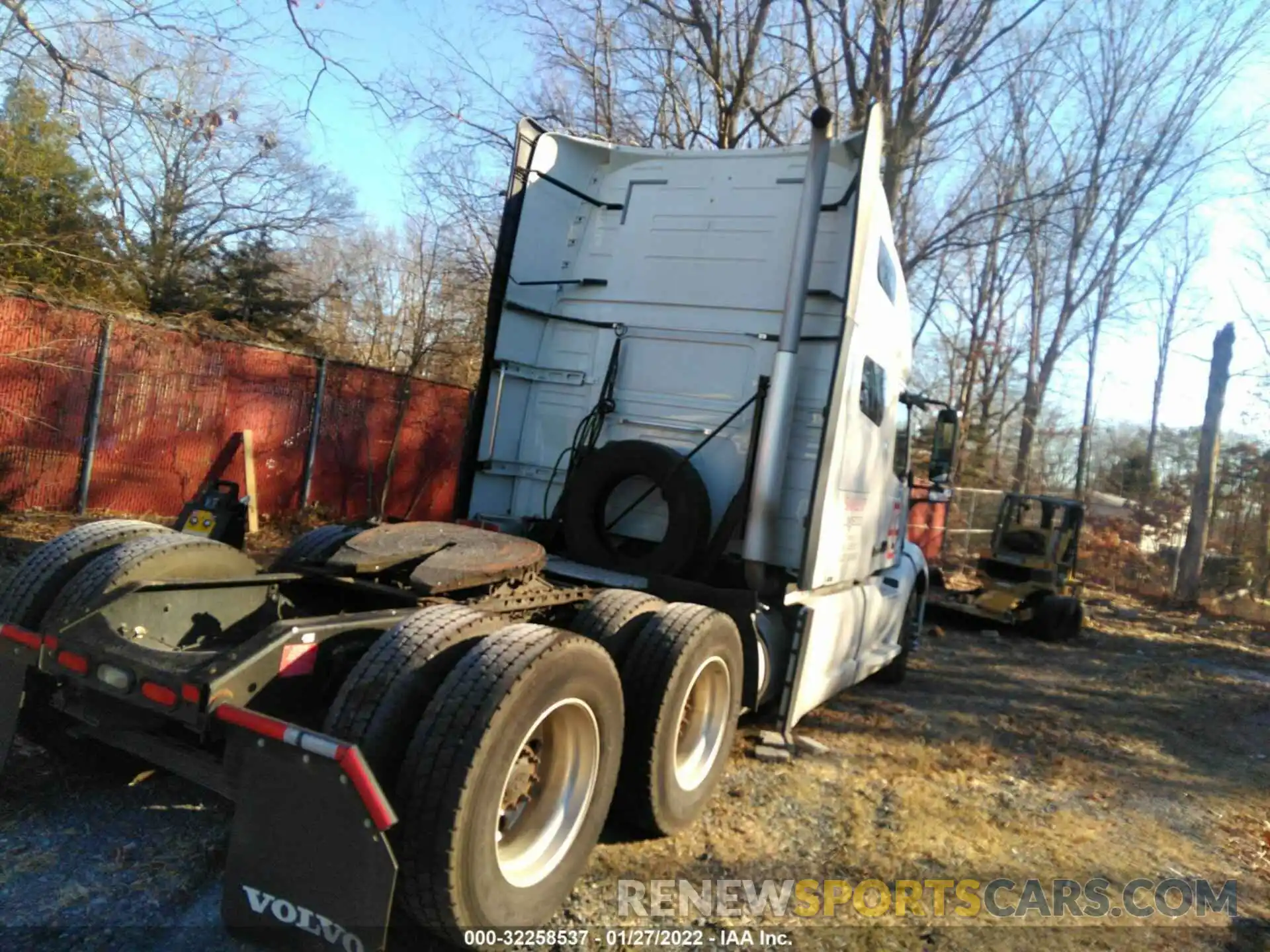 4 Photograph of a damaged car 4V4NC9EH1KN897646 VOLVO VN 2019