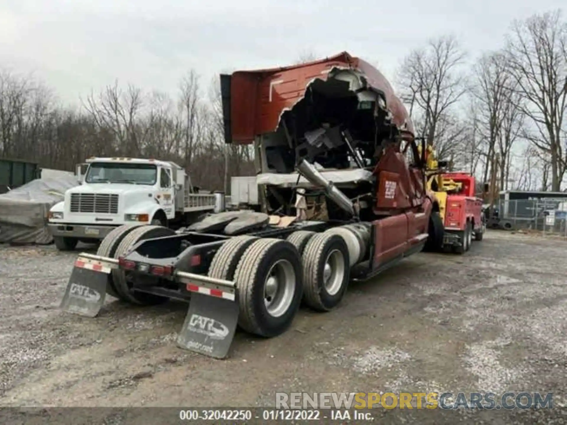 4 Photograph of a damaged car 4V4NC9EH2KN872139 VOLVO VN 2019