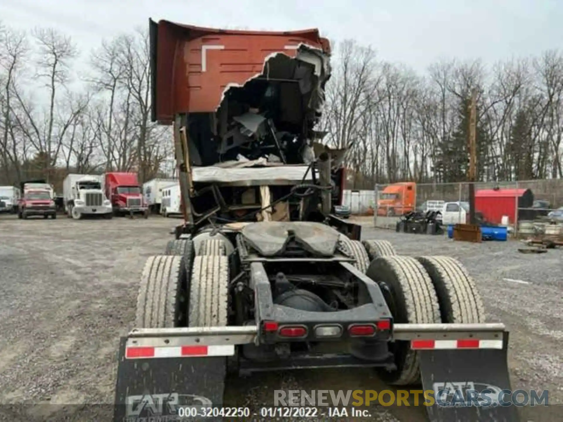 5 Photograph of a damaged car 4V4NC9EH2KN872139 VOLVO VN 2019