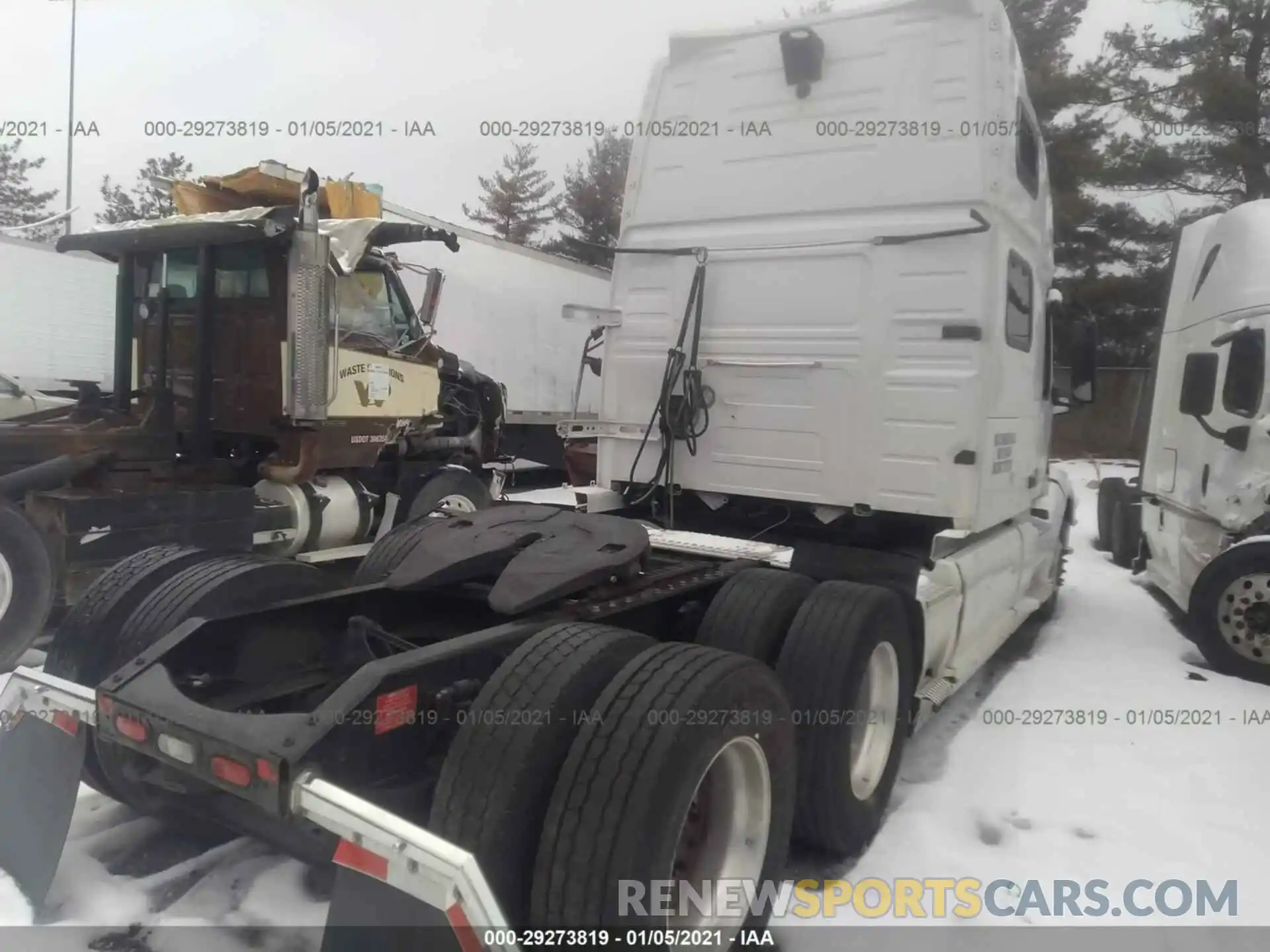 4 Photograph of a damaged car 4V4NC9EH5KN208059 VOLVO VN 2019