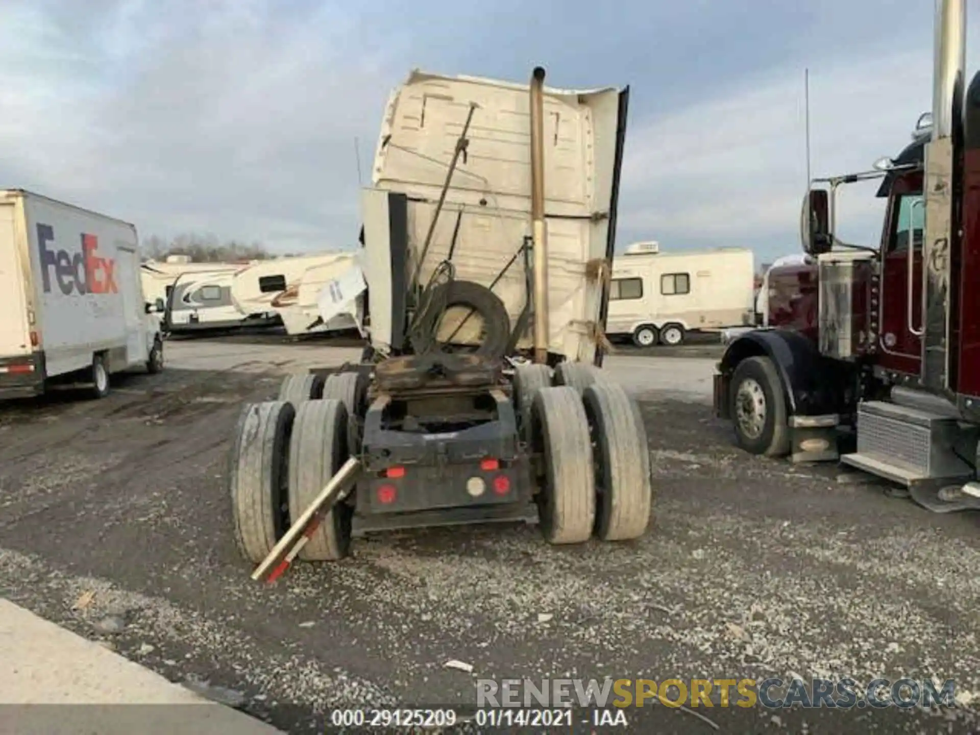 8 Photograph of a damaged car 4V4NC9EH7KN897537 VOLVO VN 2019