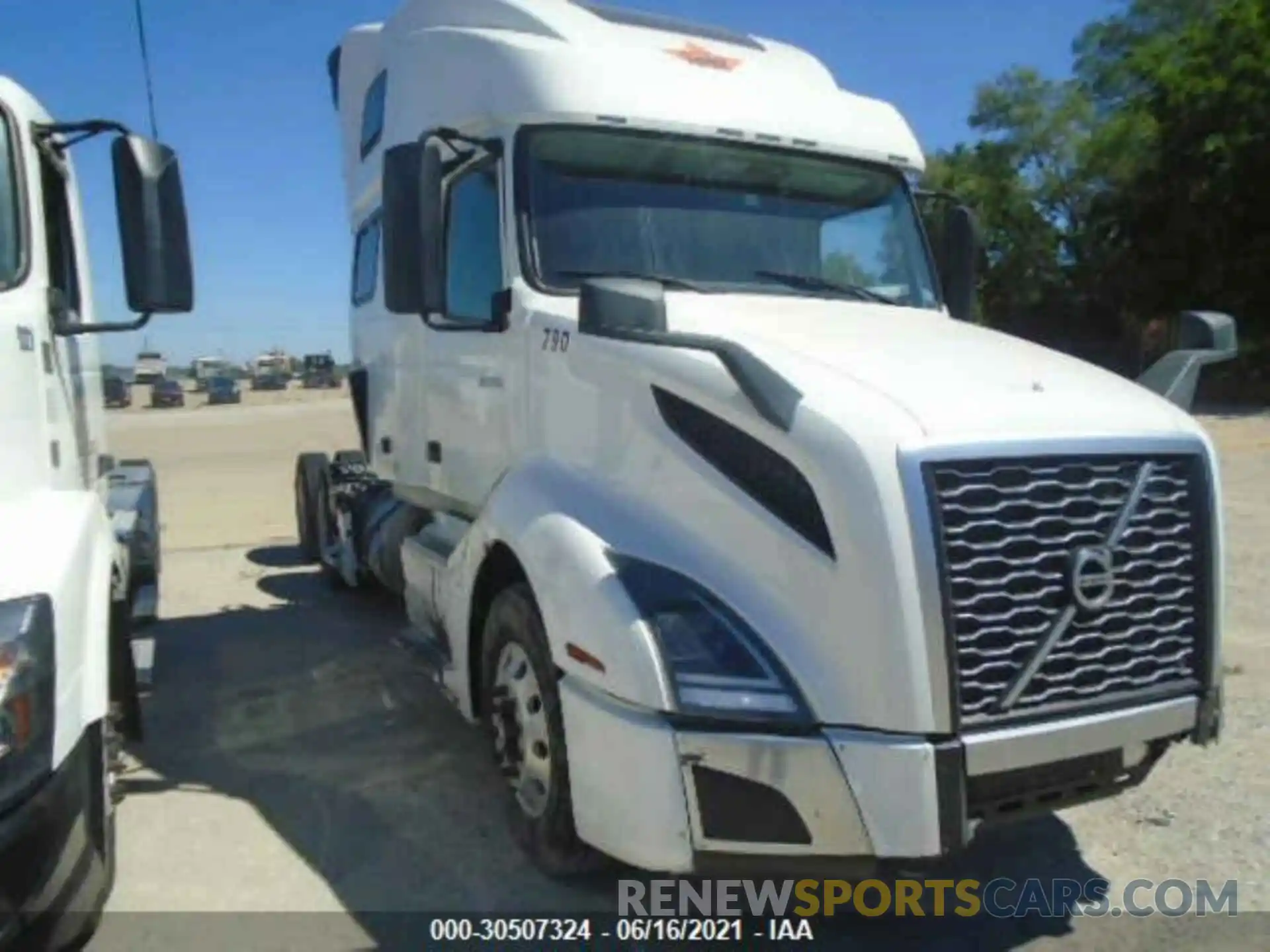 1 Photograph of a damaged car 4V4NC9EH9KN905590 VOLVO VN 2019