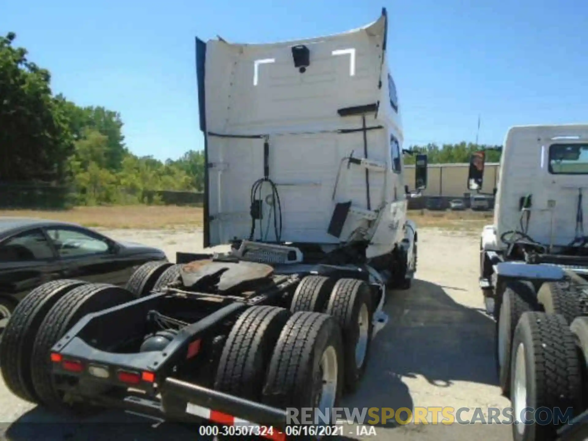 4 Photograph of a damaged car 4V4NC9EH9KN905590 VOLVO VN 2019