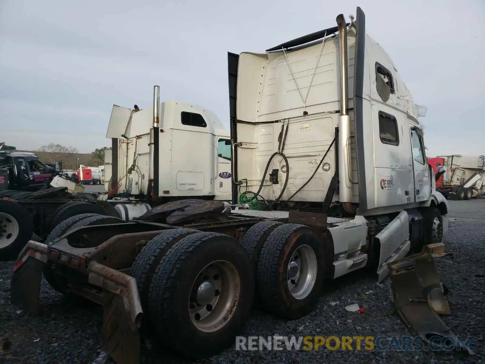 4 Photograph of a damaged car 4V4NC9EJ3KN898980 VOLVO VN 2019