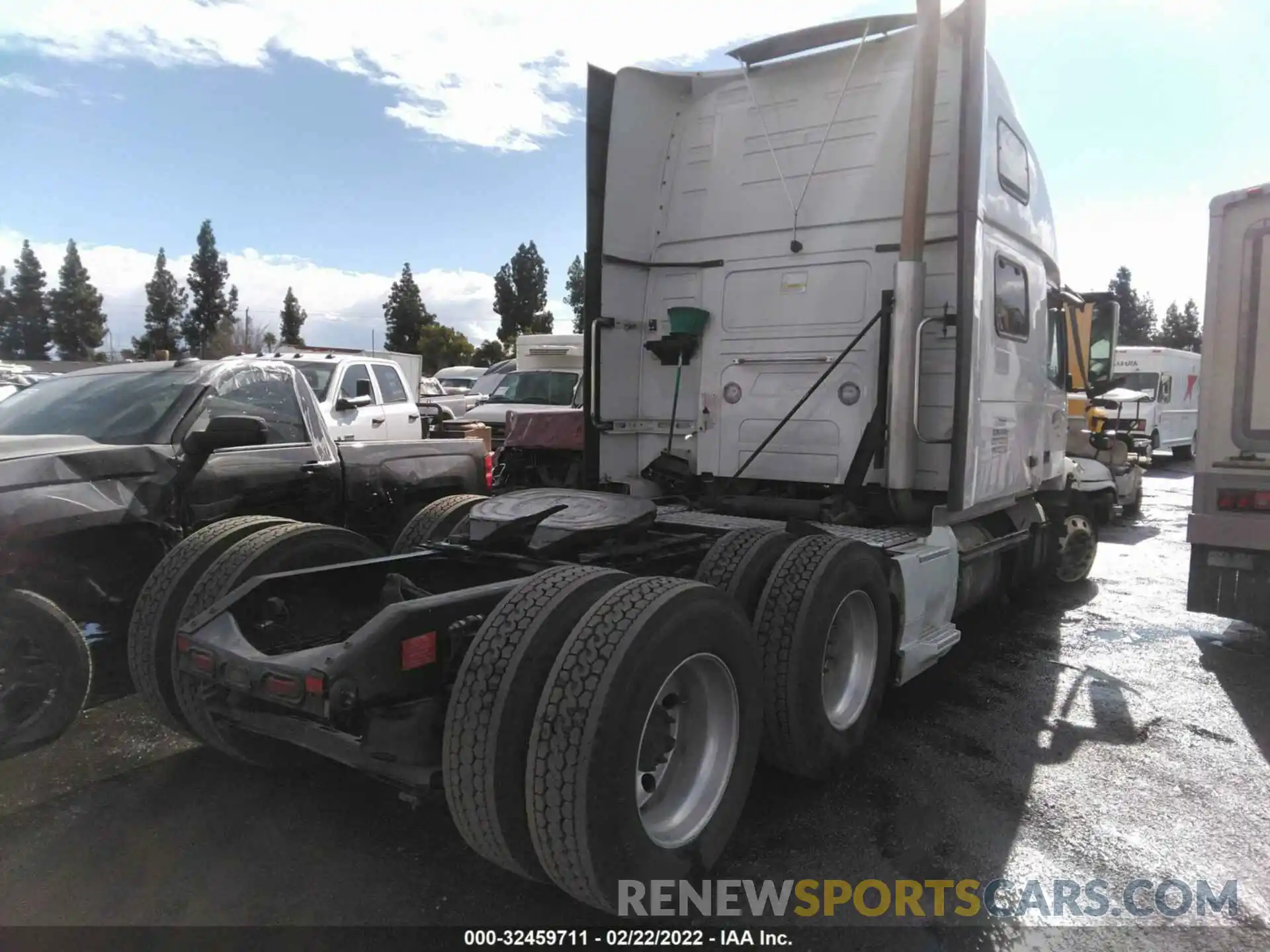 4 Photograph of a damaged car 4V4NC9EJ9KN201988 VOLVO VN 2019