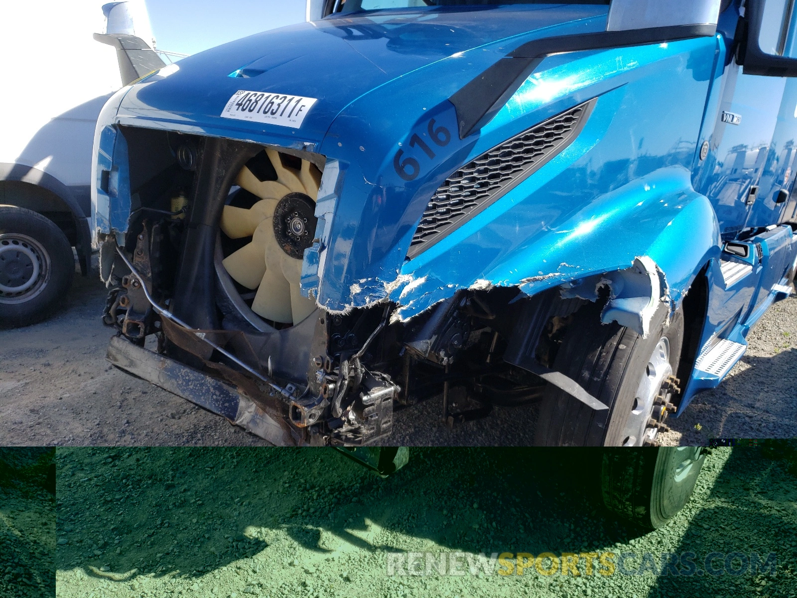 9 Photograph of a damaged car 4V4NC9TJXKN216616 VOLVO VN 2019