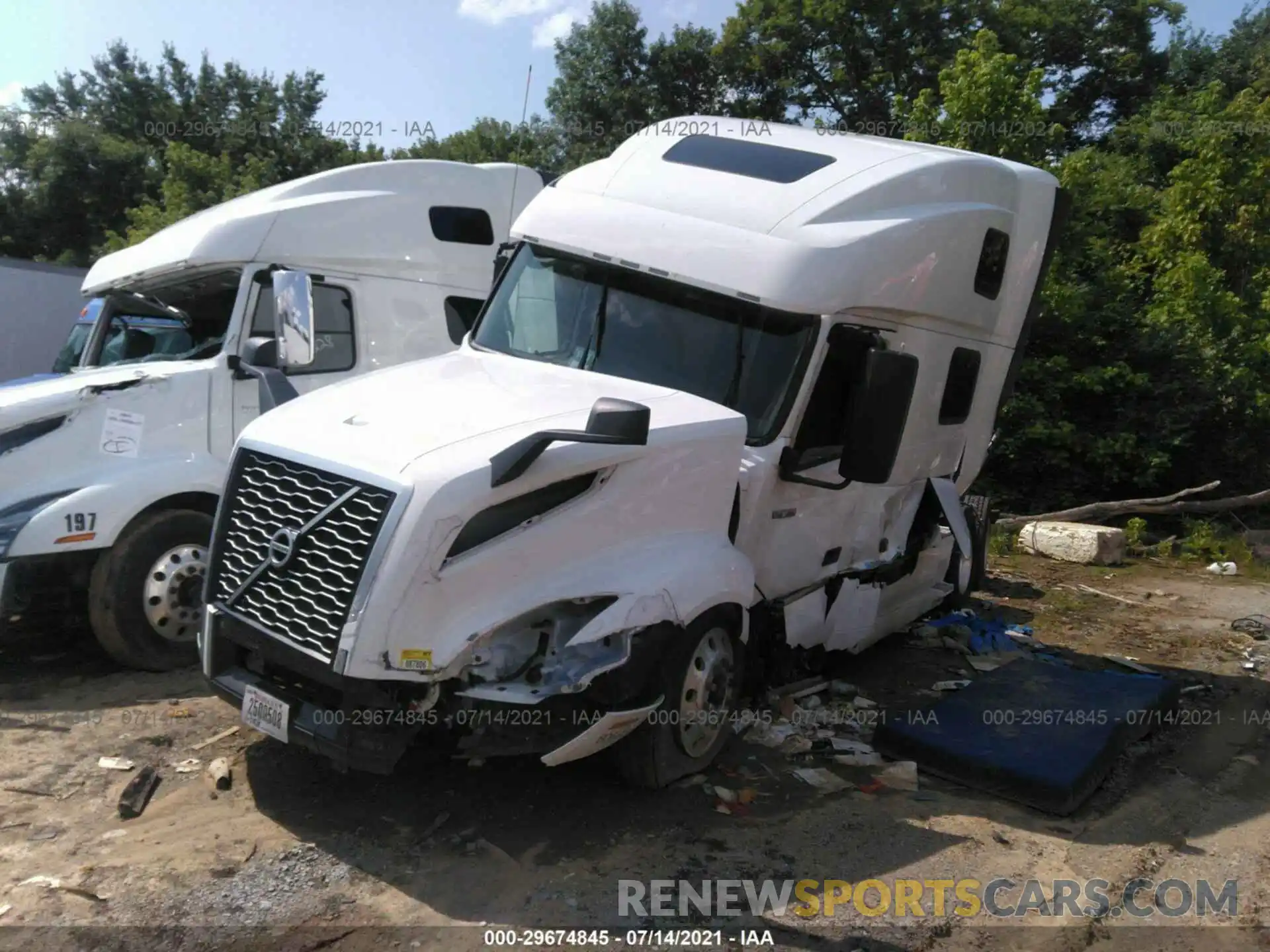 2 Photograph of a damaged car 4V4NC9EH1LN226415 VOLVO VN 2020