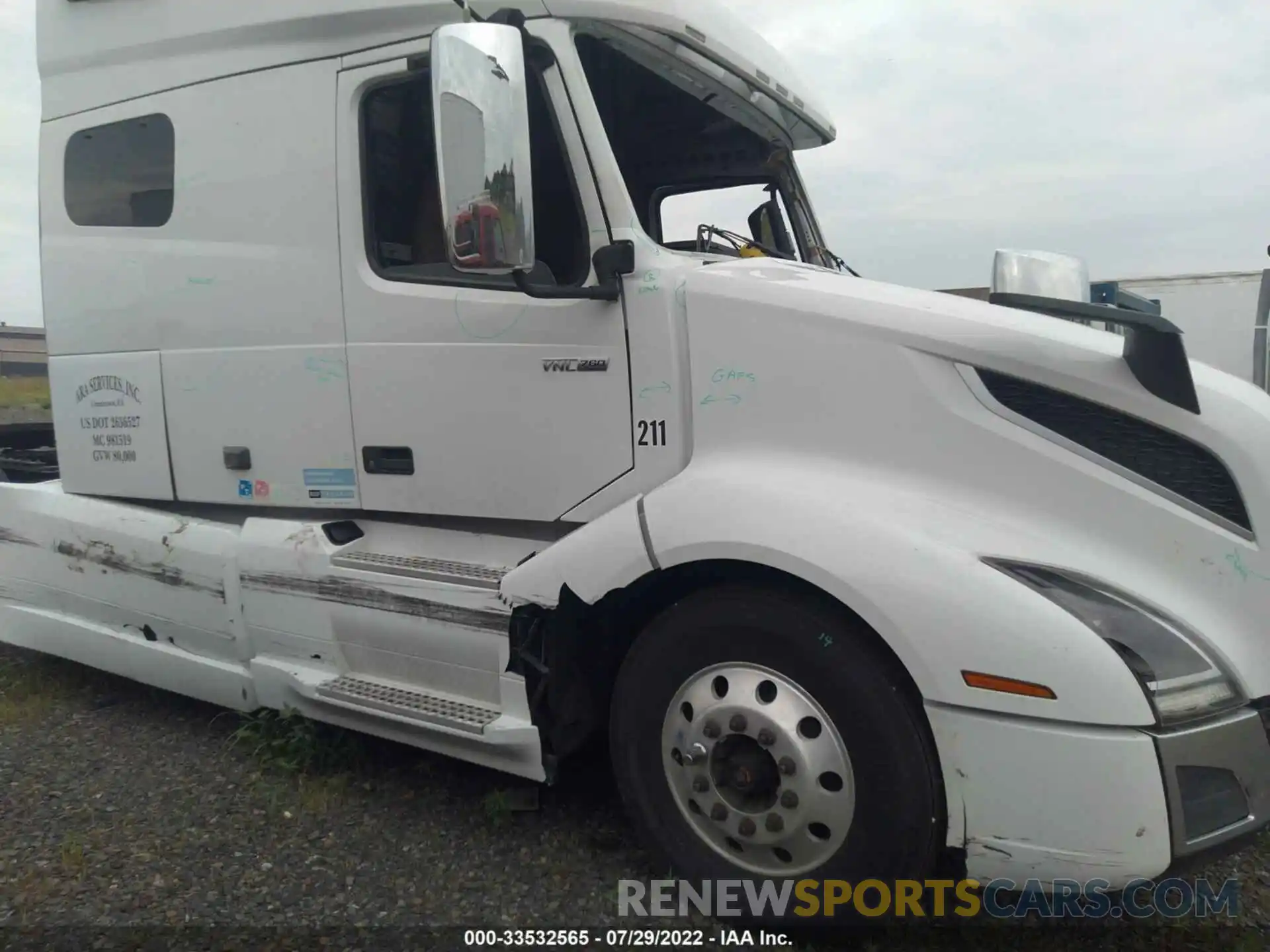 14 Photograph of a damaged car 4V4NC9EJ3LN250573 VOLVO VN 2020