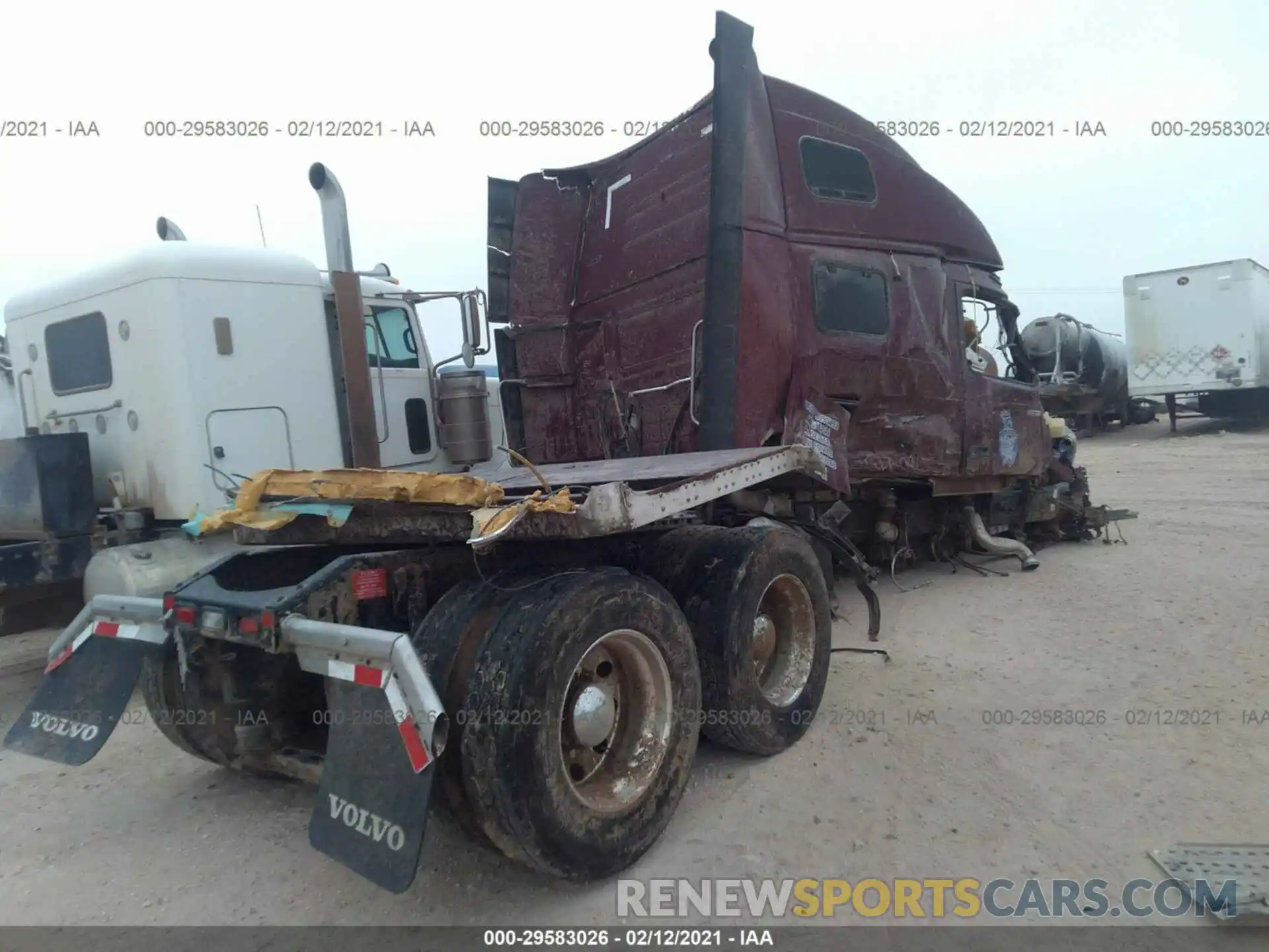 4 Photograph of a damaged car 4V4NC9EJ8LN242288 VOLVO VN 2020