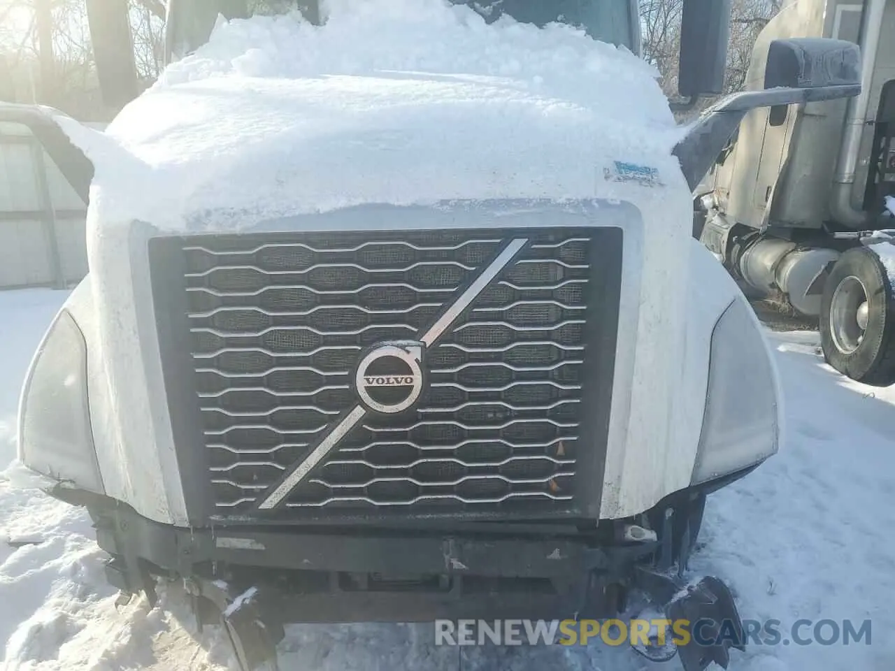 7 Photograph of a damaged car 4V4NC9EH1MN232829 VOLVO VN 2021