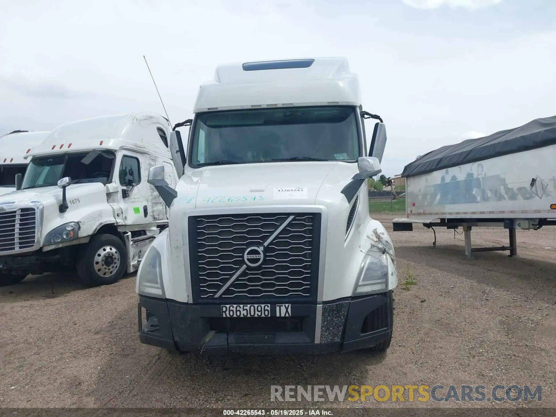12 Photograph of a damaged car 4V4NC9EH1KN205269 VOLVO VNL 2019
