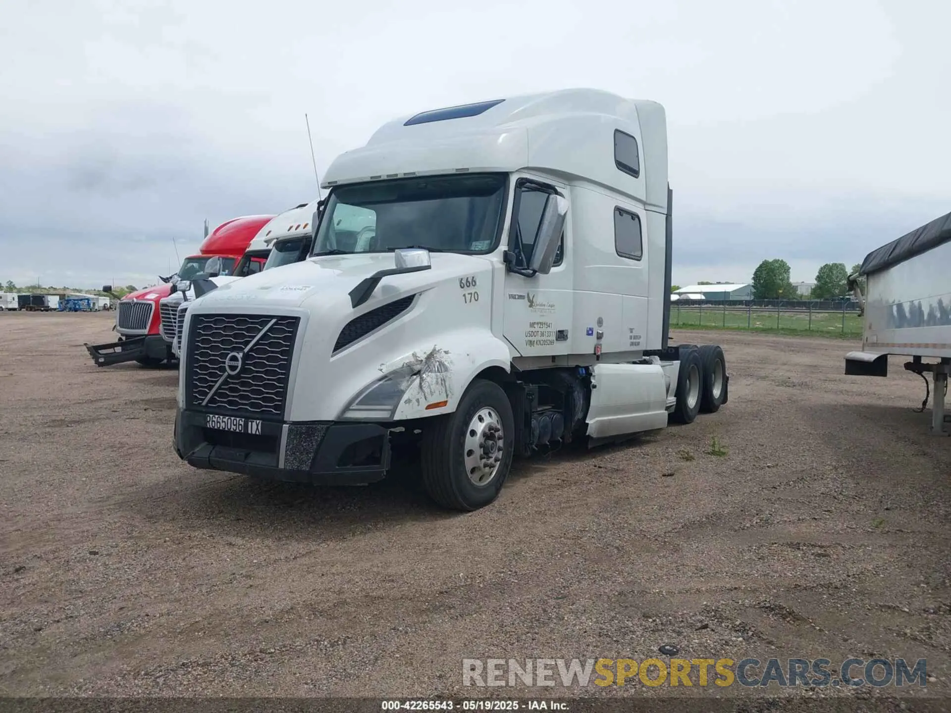 2 Photograph of a damaged car 4V4NC9EH1KN205269 VOLVO VNL 2019